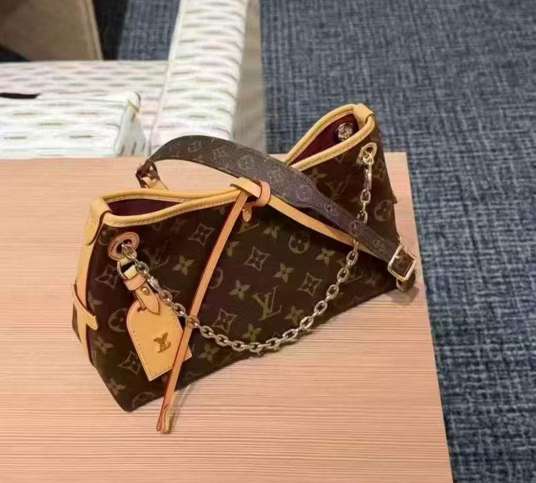 預購 Lv carry all Bb