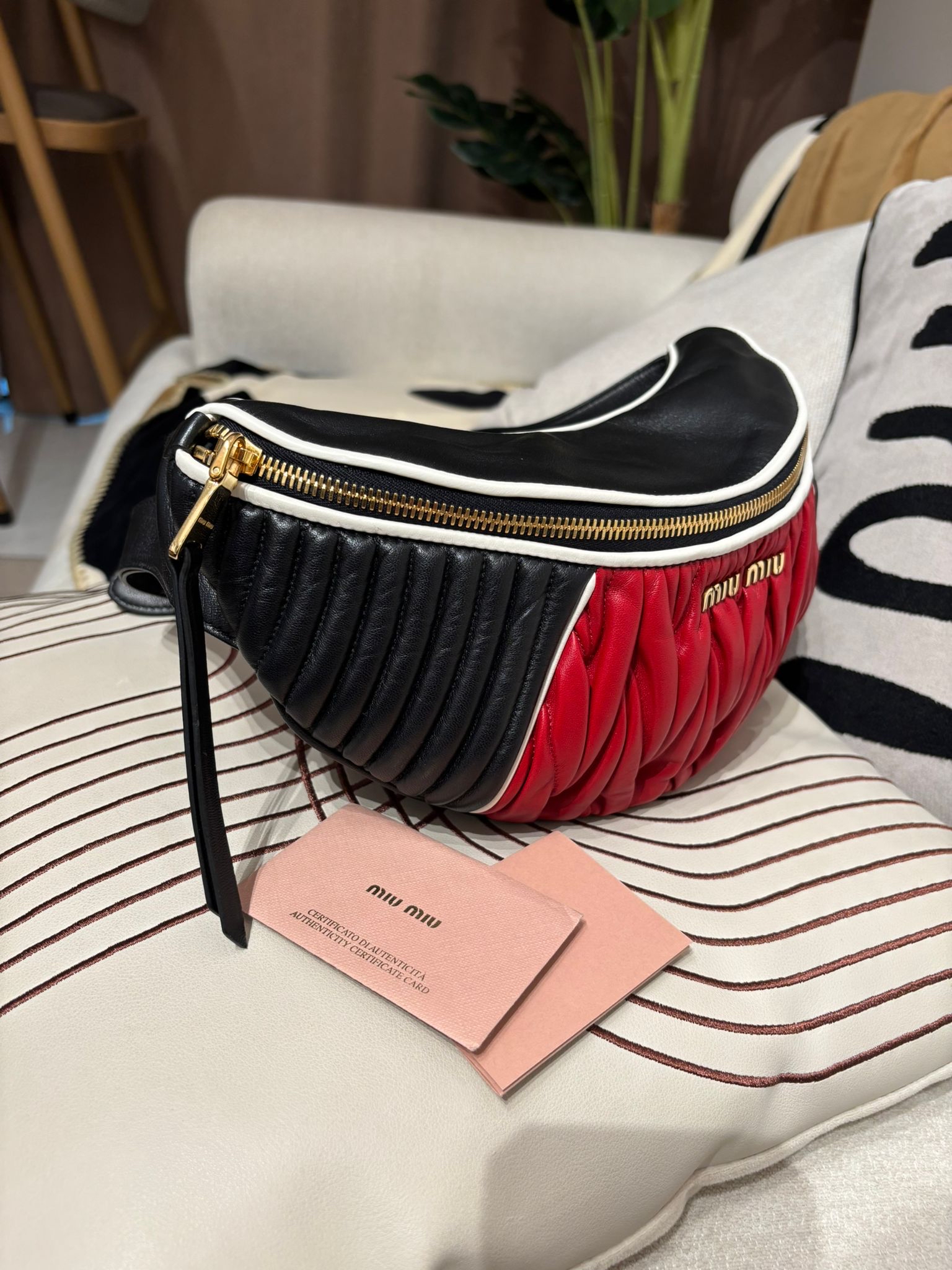 Miu Miu belt bag hobo 牛皮 100%Authentic ,98%new ✅card✅booklet✅塵袋