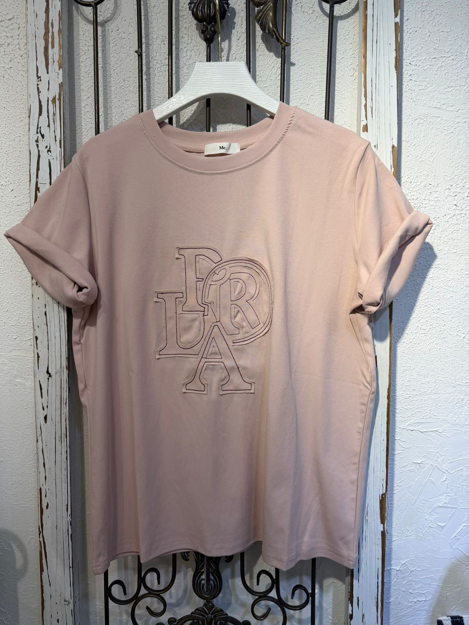 粉色字母刺繡短袖T恤