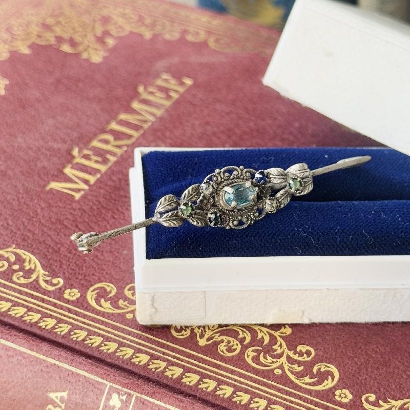 Antique Early 1900s Silver Tone Blue Glass Ornate Bar Brooch (NZ100)