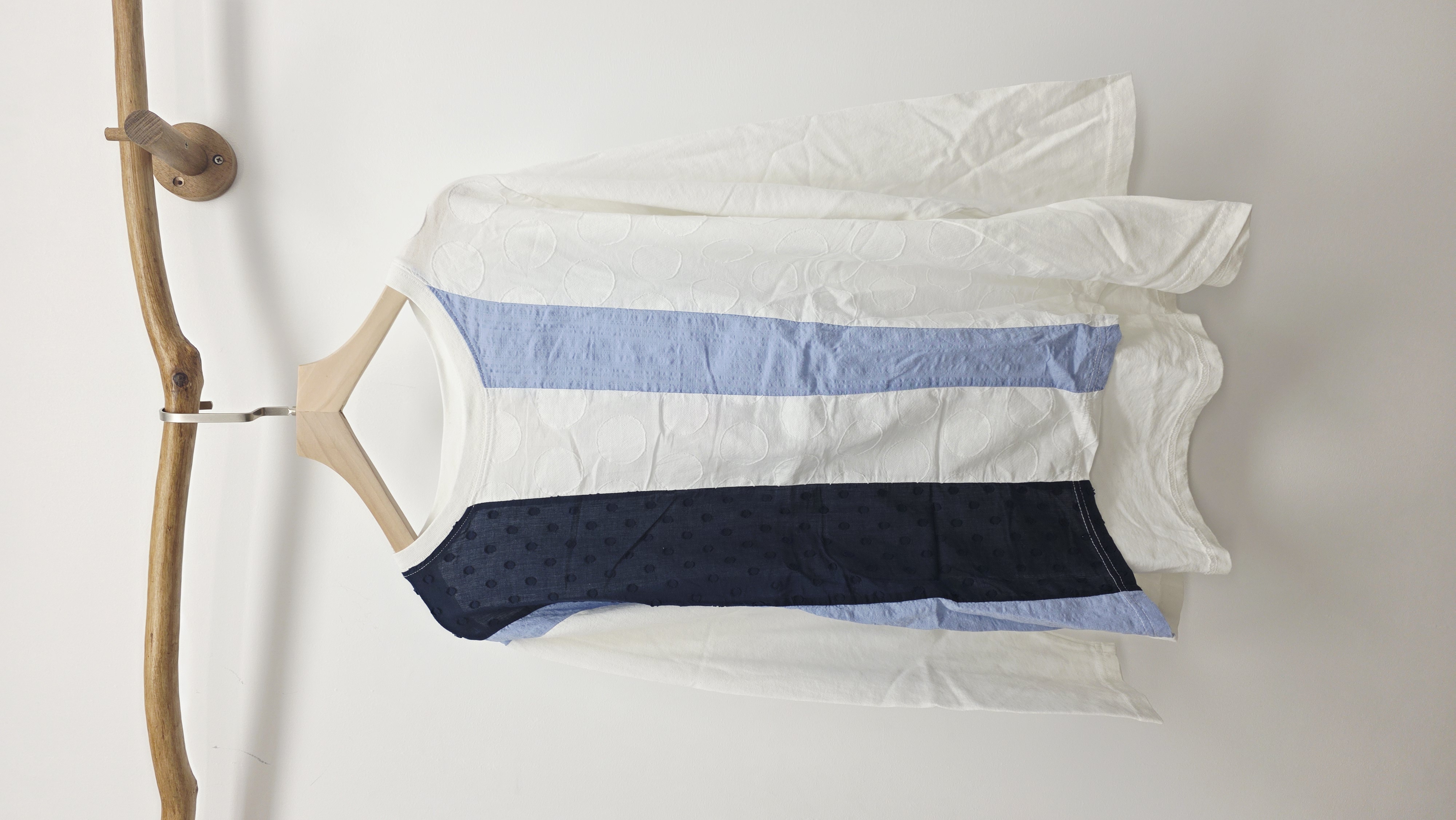 日牌白拼深淺藍波點拼布Tee