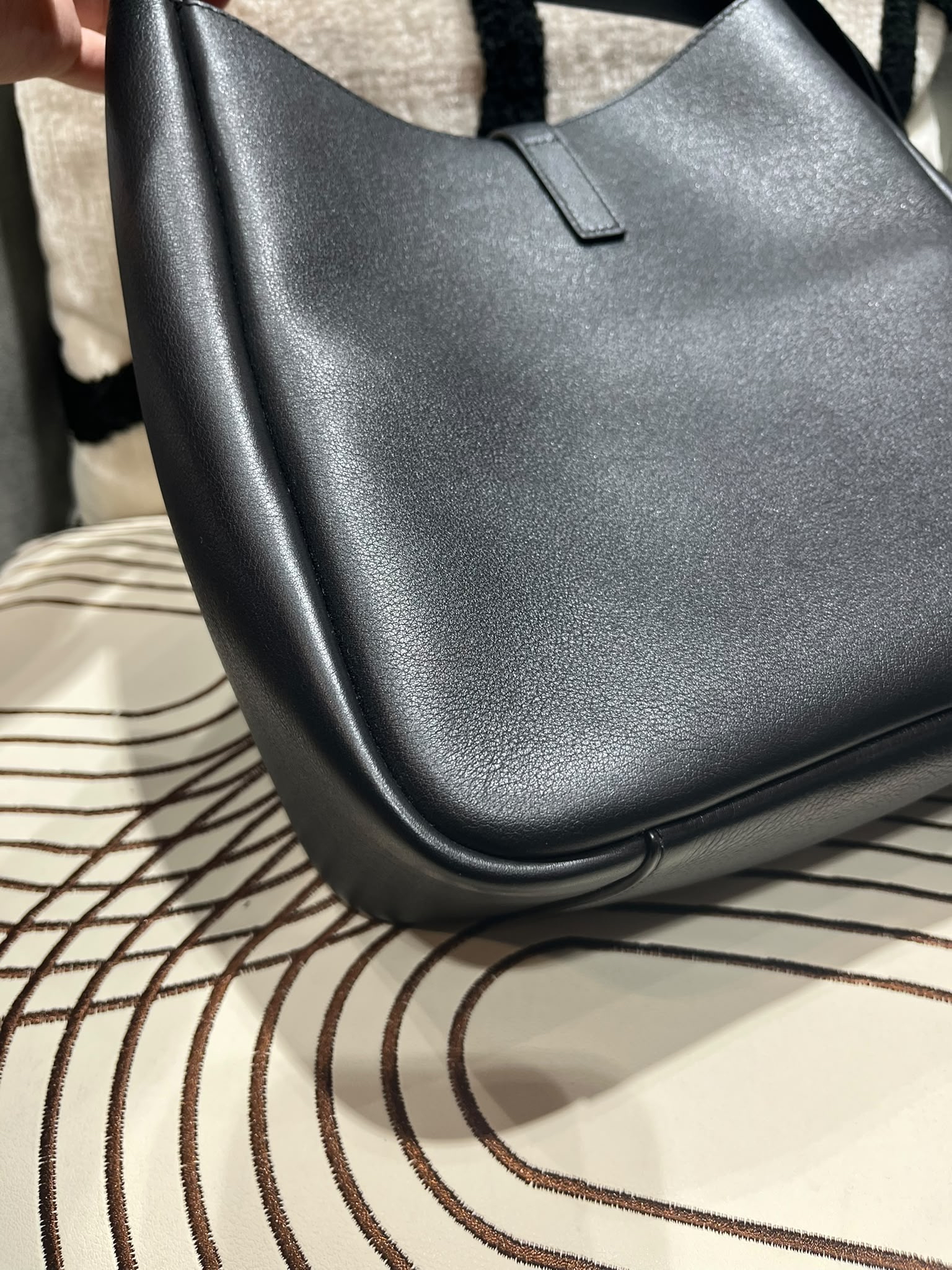 Saint Laurent Le 5 à 7 Supple Small Hobo 100%Authentic,98%New✅Dust bag 