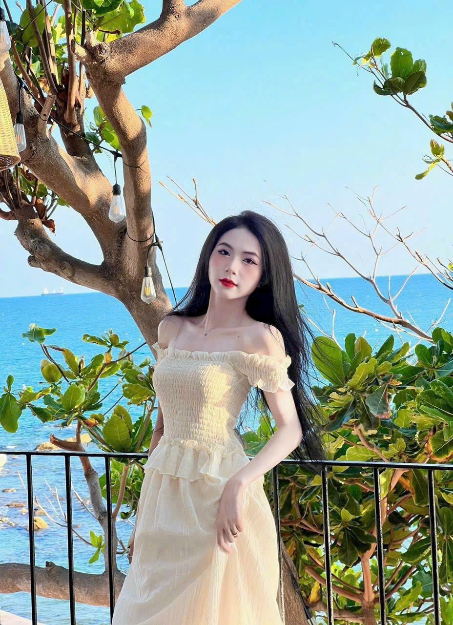 米色露肩修身A字中長洋裝两件套“海灘風格”