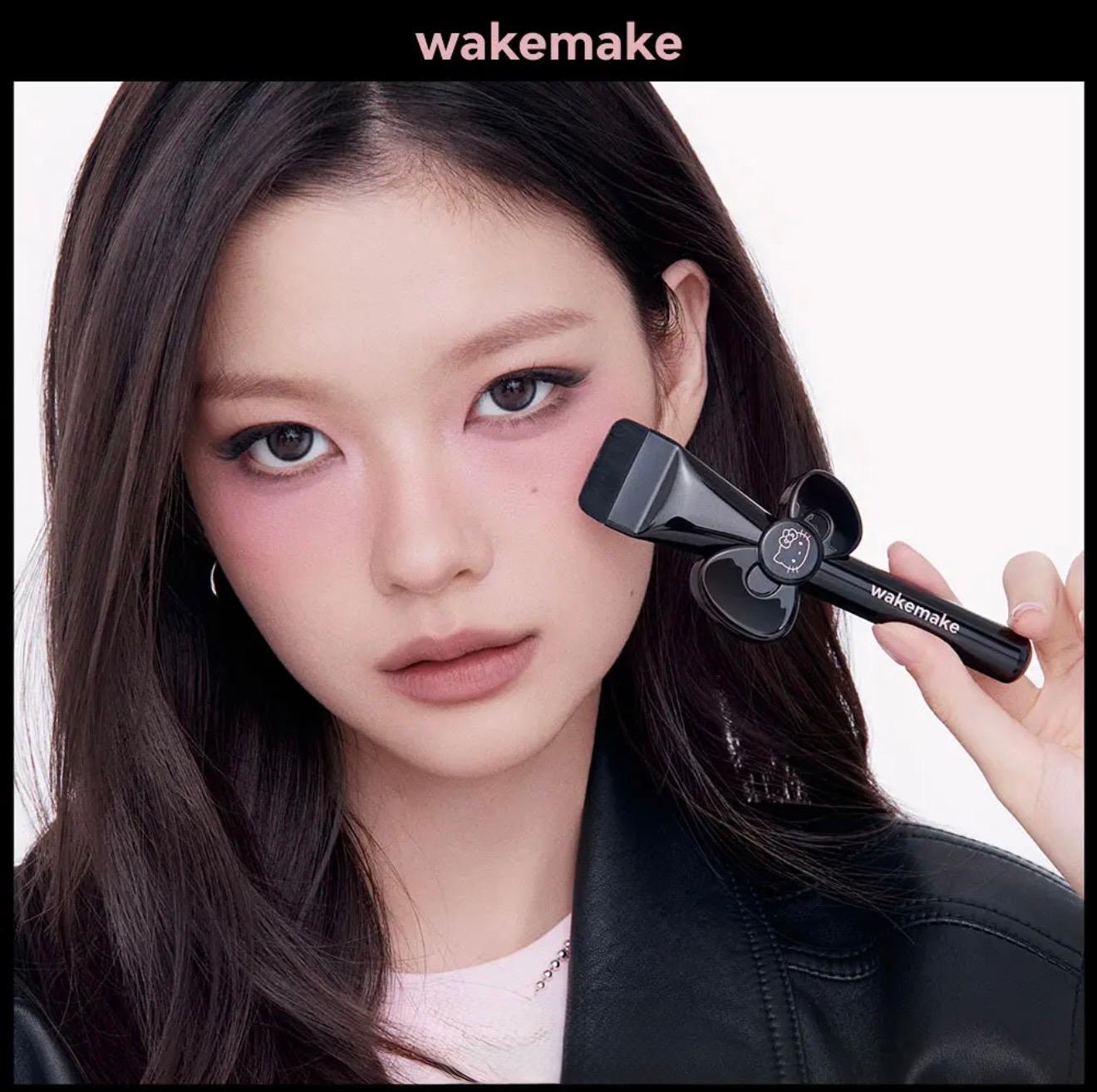 *🇰🇷韓國直送最新出🆕🇰🇷WAKEMAKE x Hello Kitty 黑色特別版 瞬間縮小毛孔～WakeMake 鏟形寬麵粉底刷*