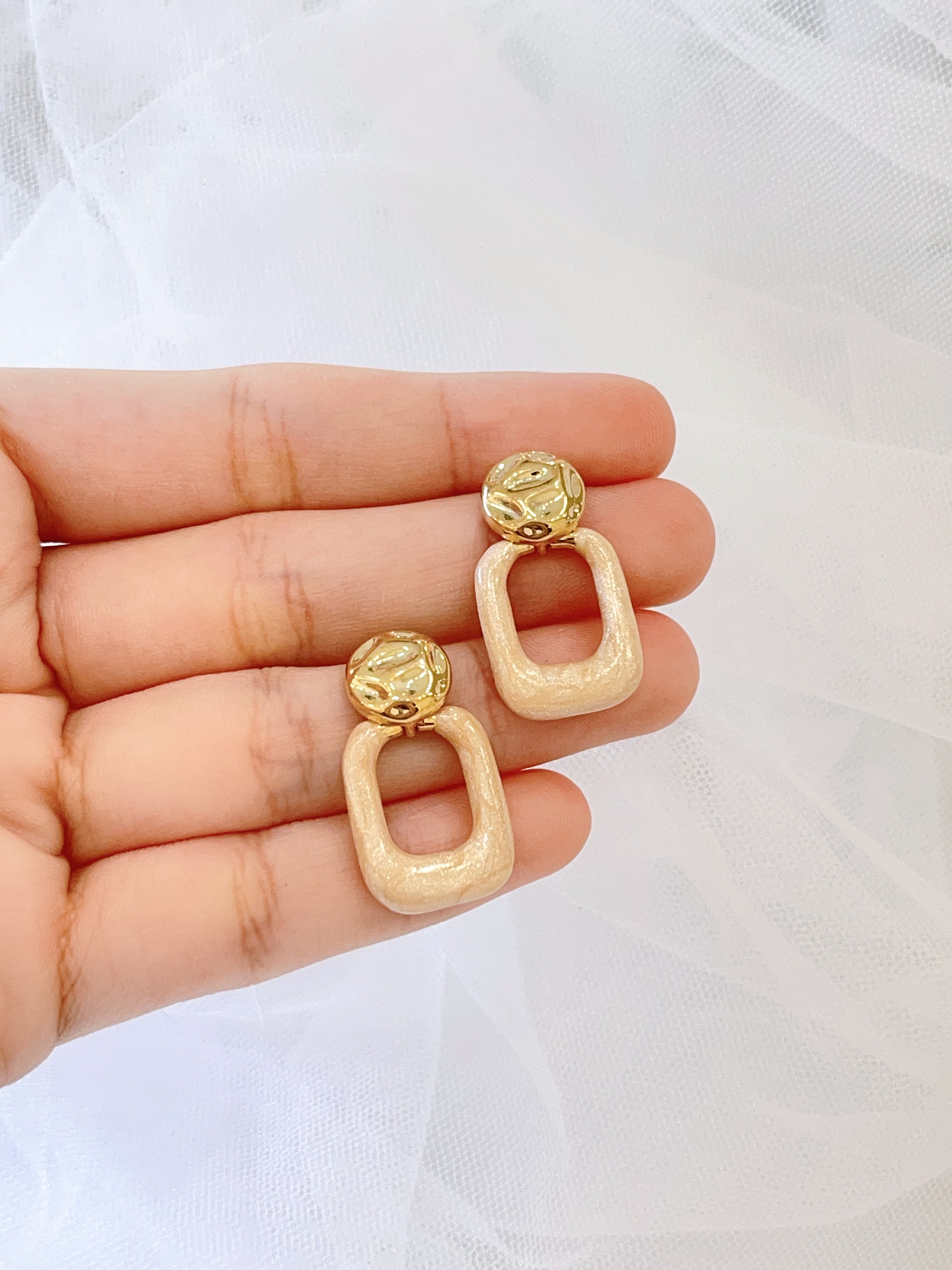 古里雅金色纹理通勤耳环