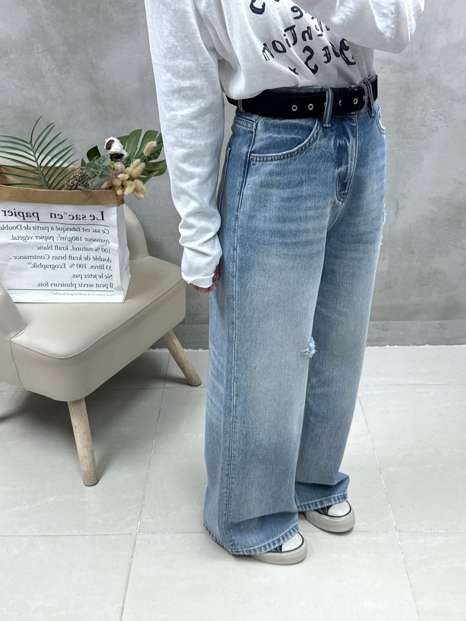 A10 扭結露膊英文字Top