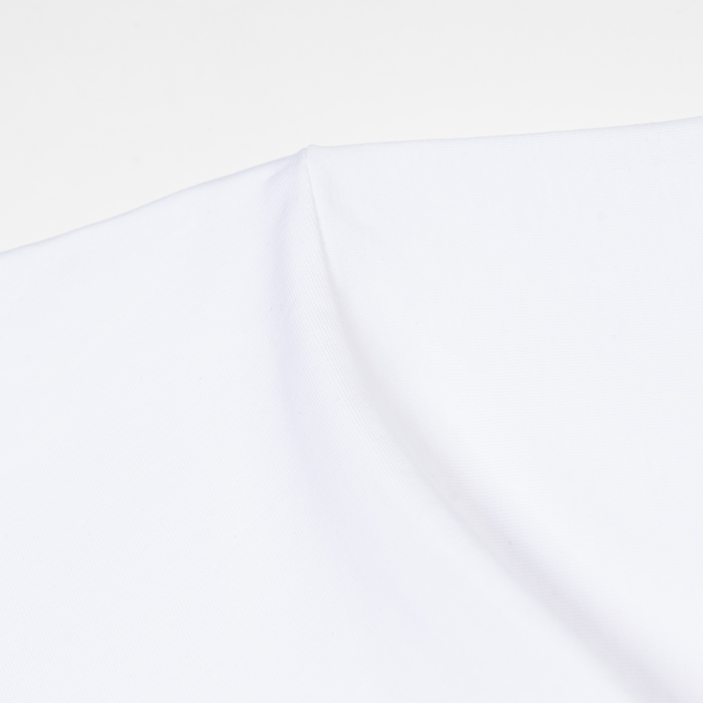 Mardi Mercredi Swing The Tail Ddanji Pearl Necklace T-shirt