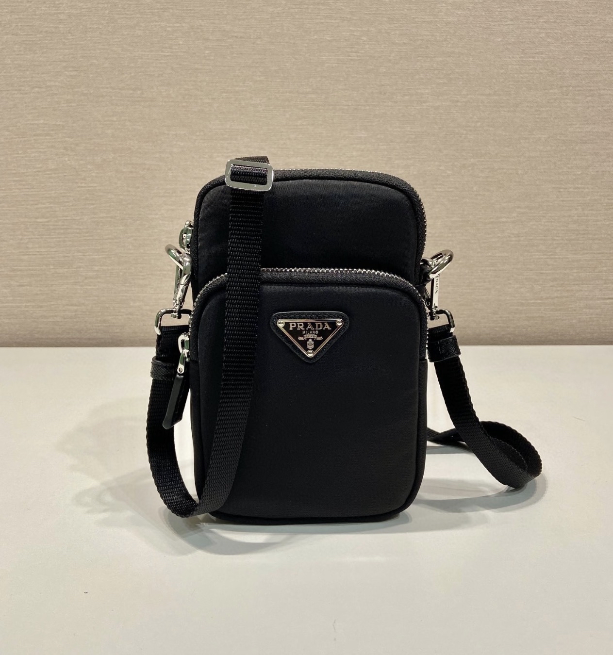 訂貨 ✈️ Prada 男裝 手機袋 女生可用 Size 17x10x4.5cm