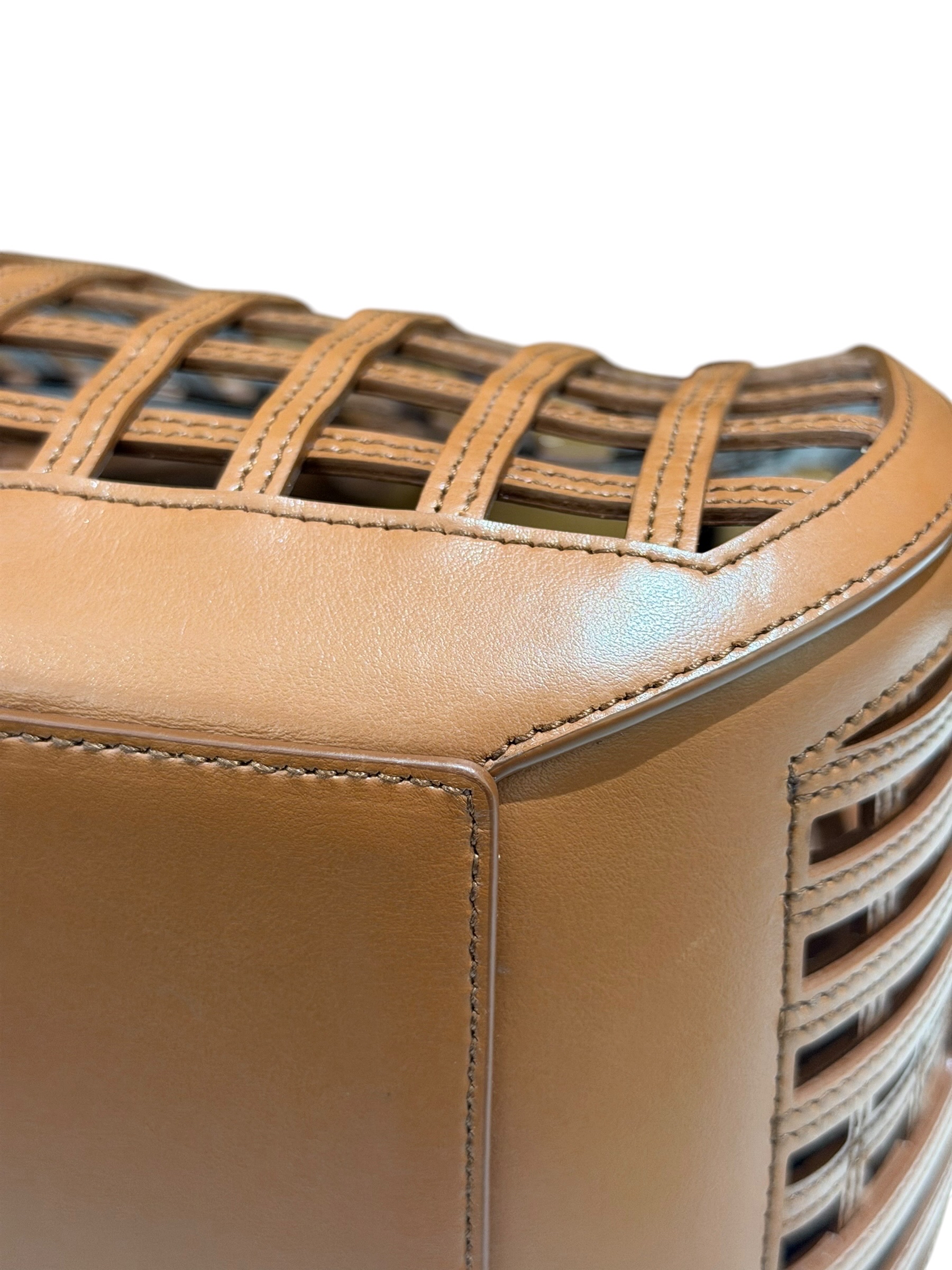 Pre-Owned MIU MIU Leather Basket / Product Code: 070305