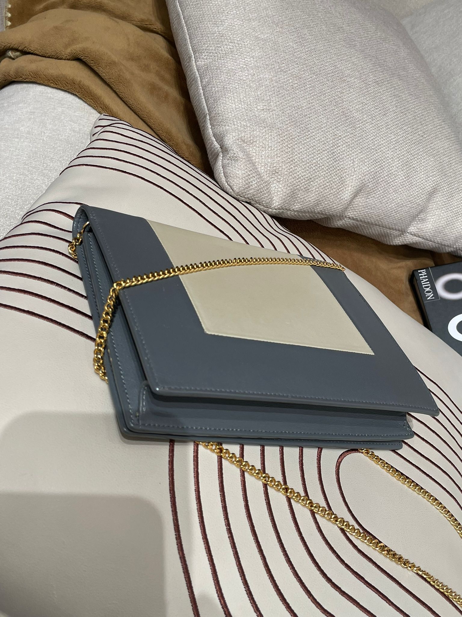  Celine clutch on chain 灰色牛皮鏈條銀包斜孭袋 100%Authentic ,88%new ✅Booklet