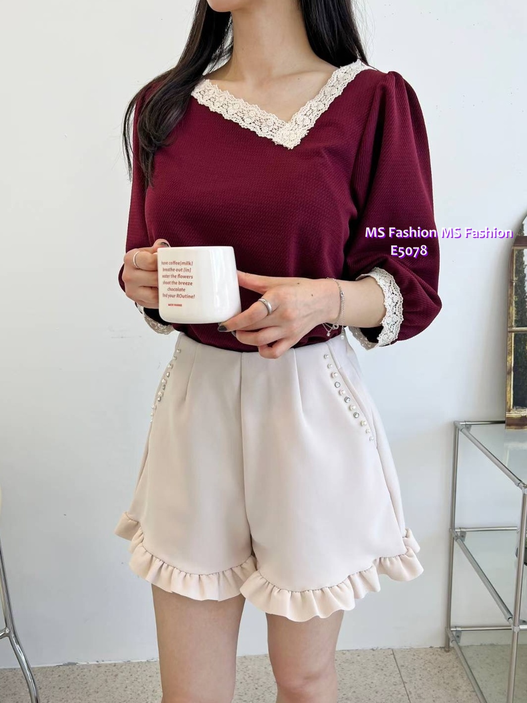 E5078 特色V領拼lace top