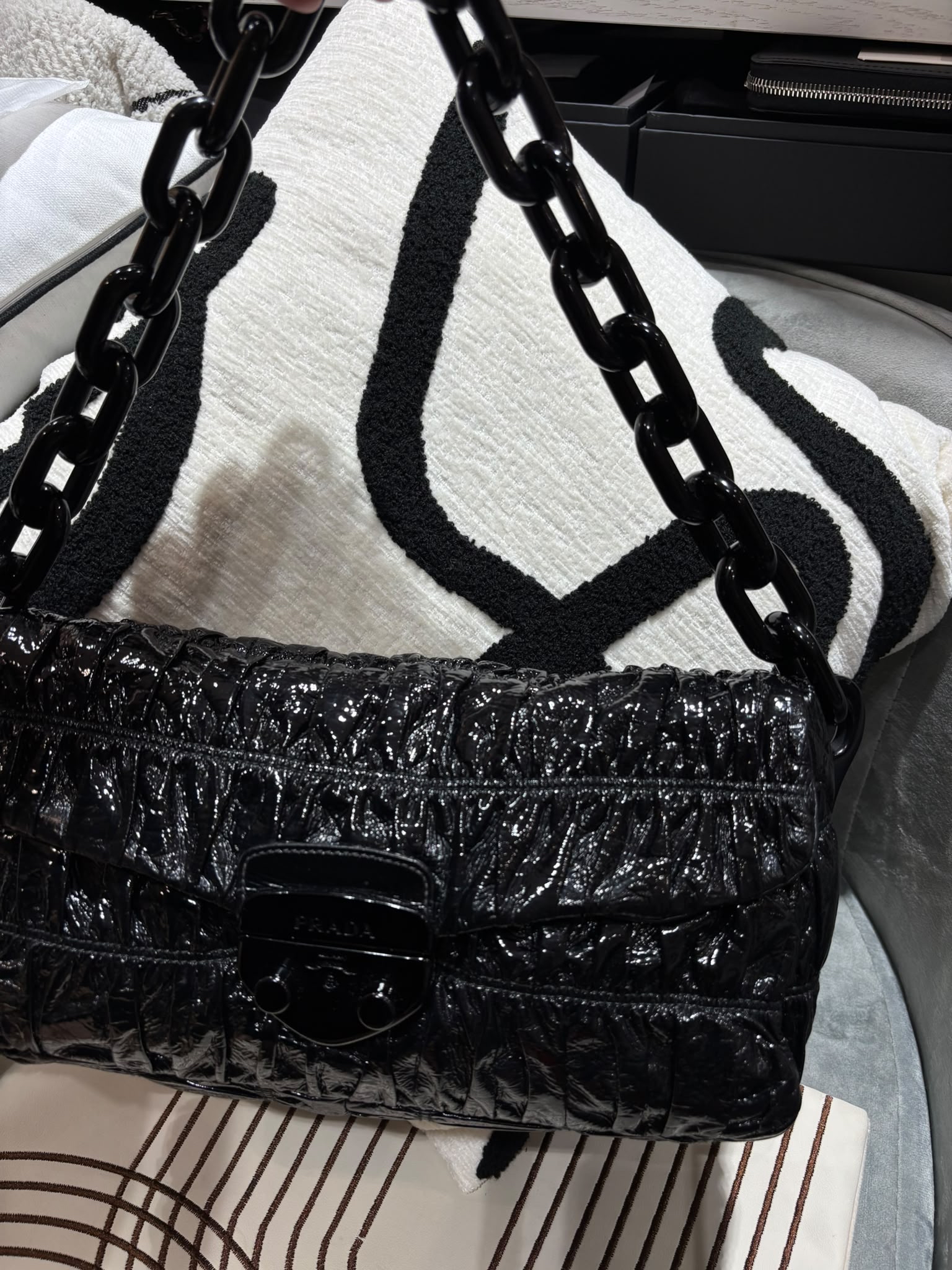 Prada So Black Shoulder Bag 油蠟皮 100%Authentic, 98%New ✅Dust bag
