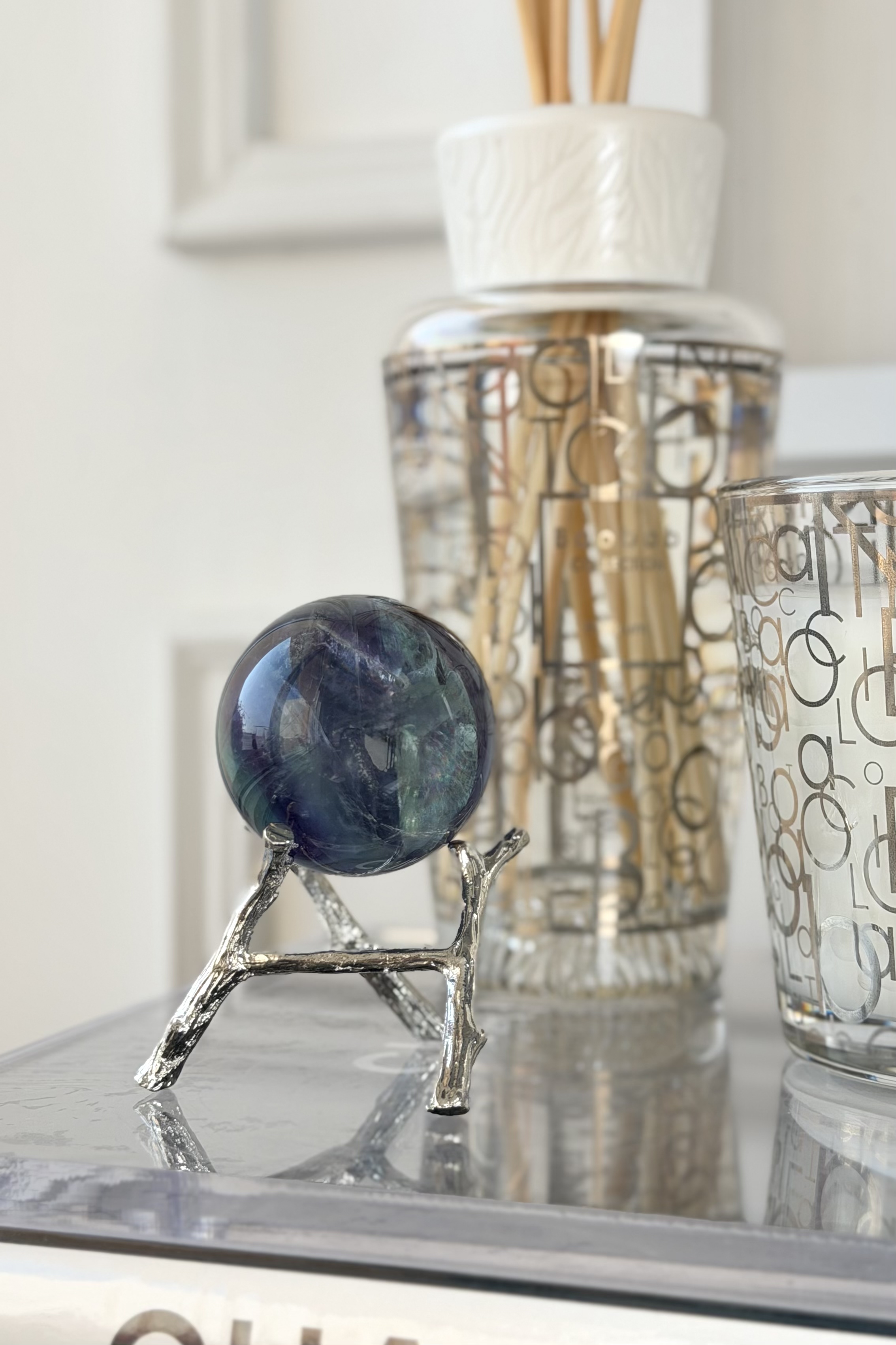  ༒4.2cm紫藍綠千層紋螢石球༒   FL a030HA8G1FN-RA3*3sf