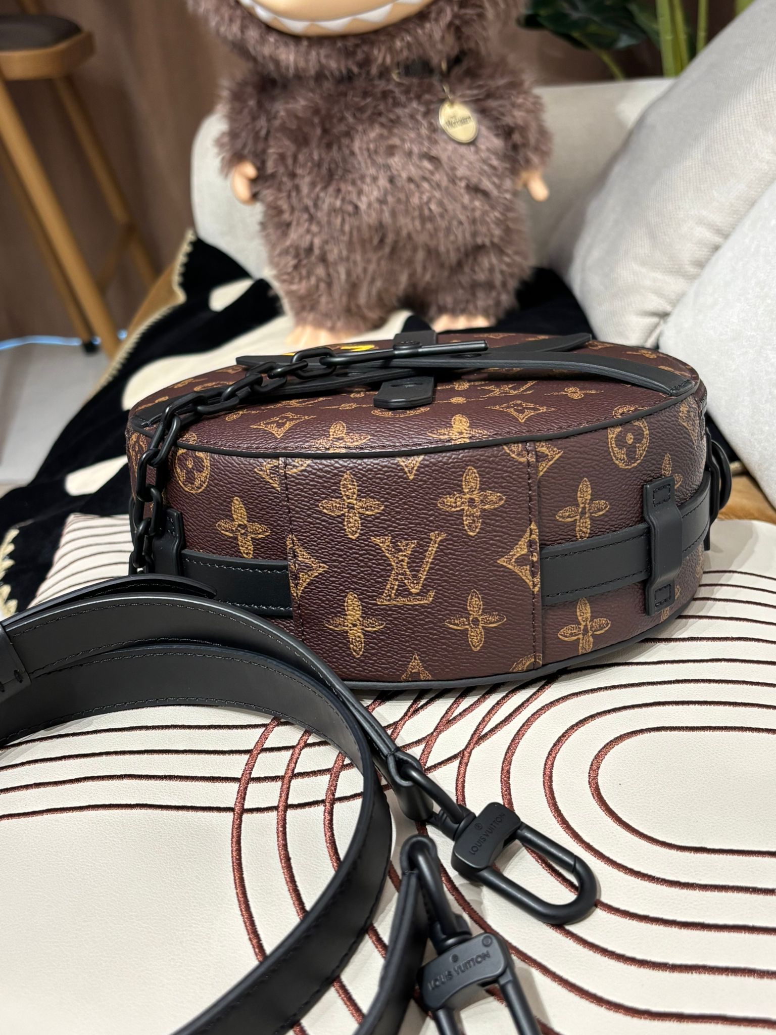 Lv wheel box bag limited edition M59706 trunk 100%Authentic, 99%New ✅Dust bag✅Box