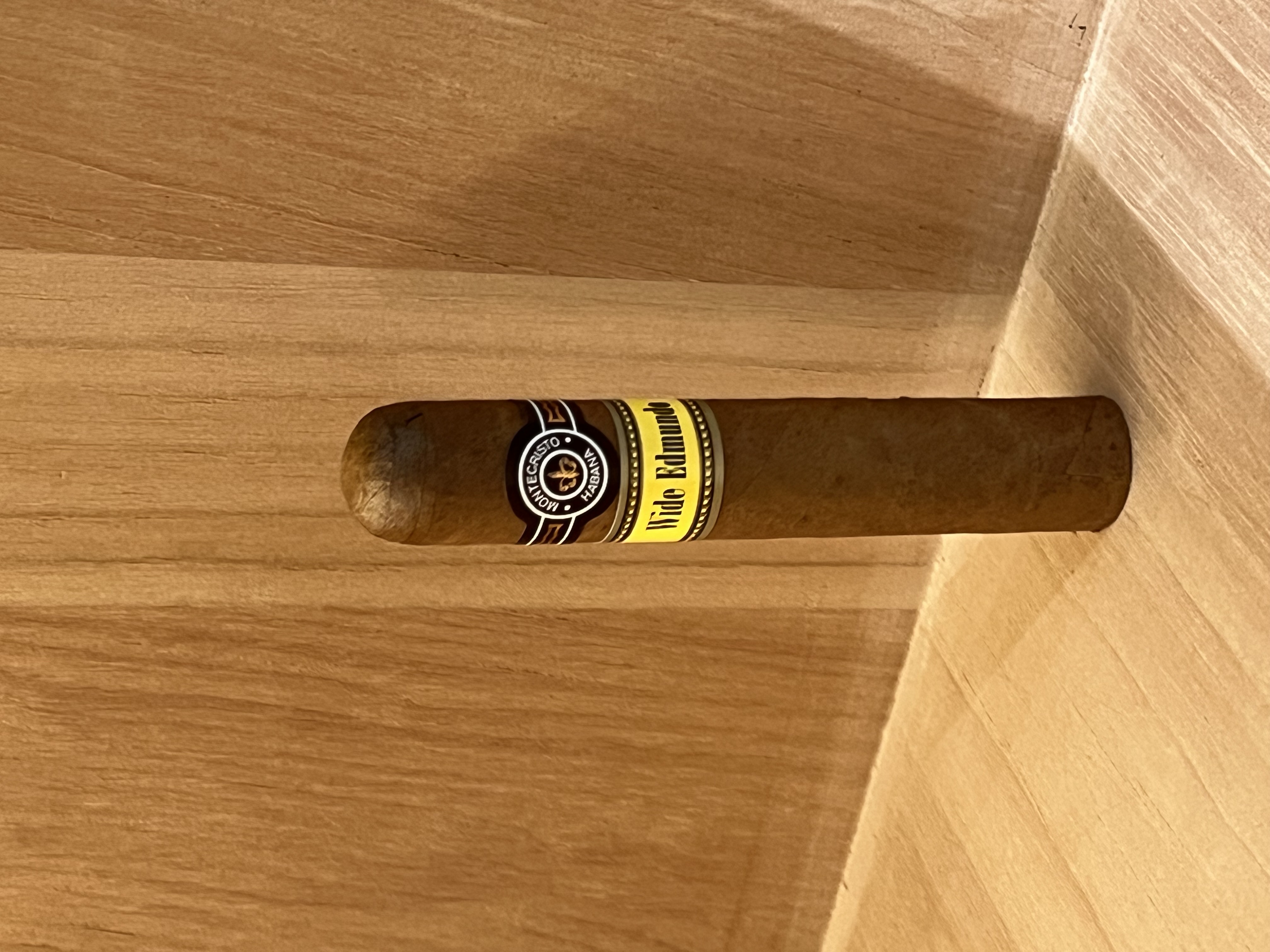 Montecristo蒙特 Wide Edmundo 寬艾蒙多 （單支）