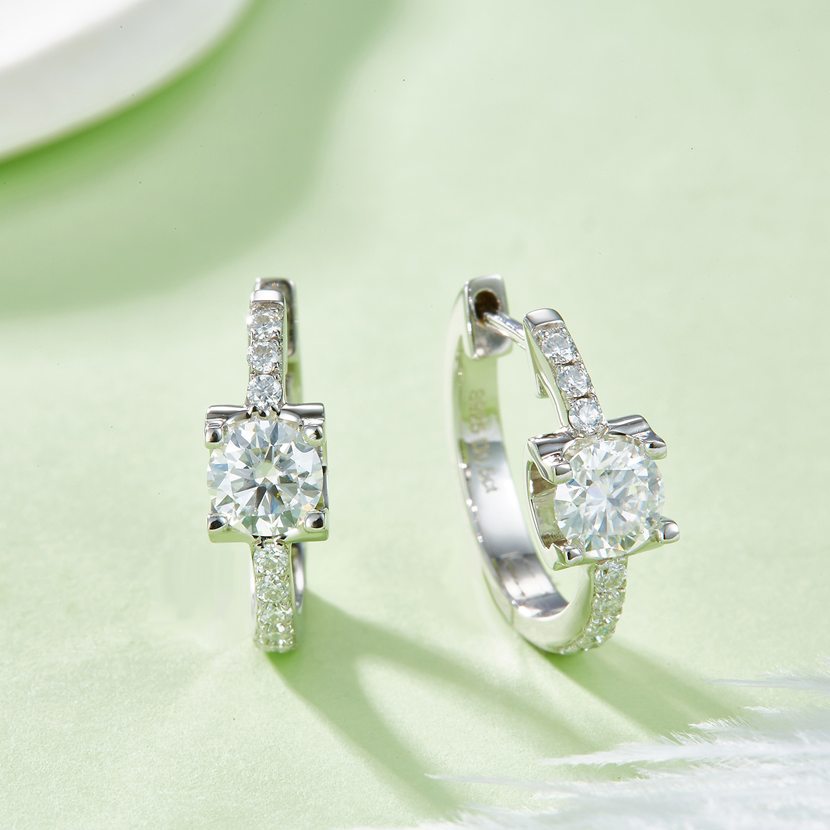 單排對半牛頭款耳環S925銀鍍18K金莫桑鑽D級1.24ct