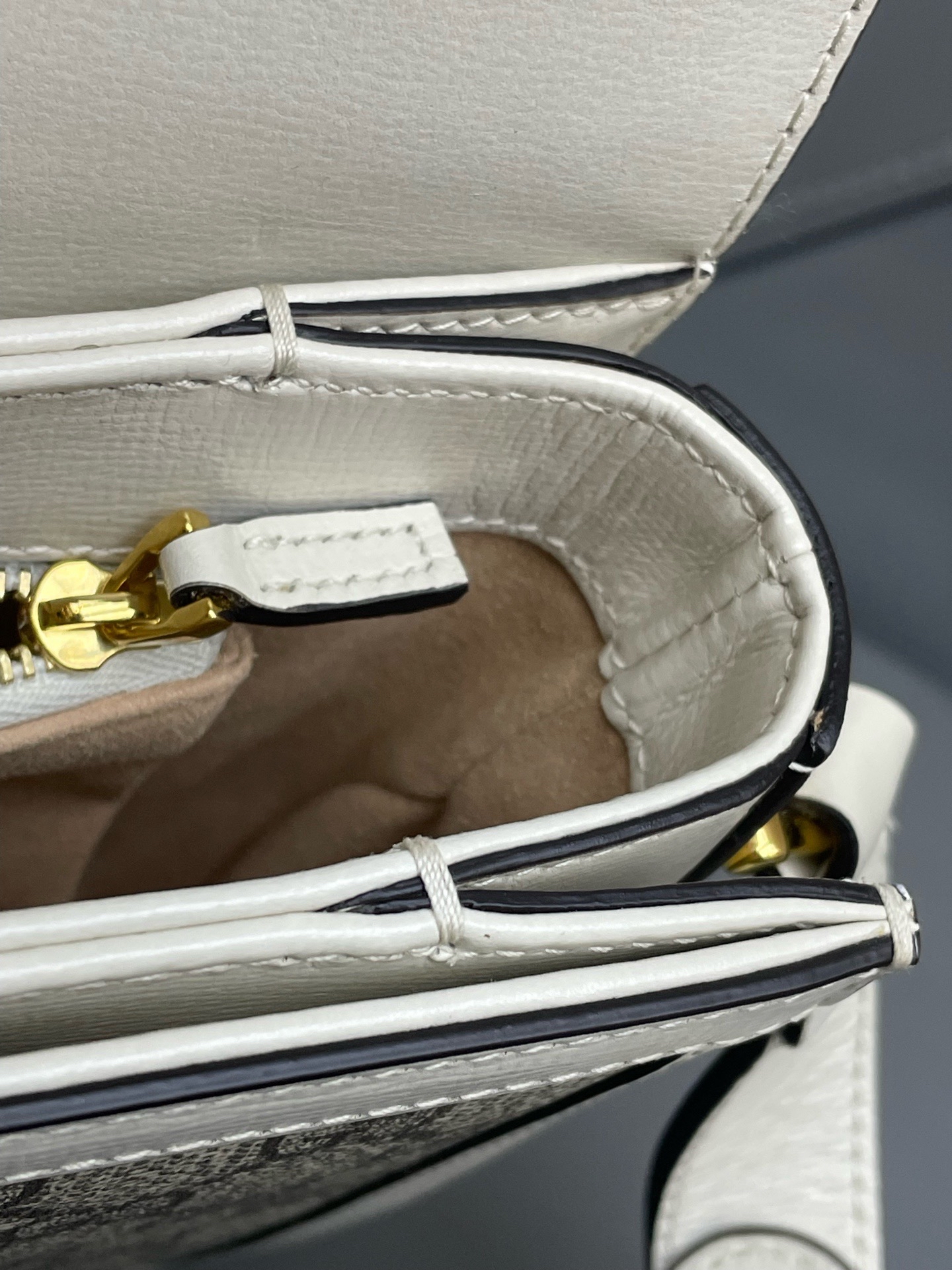 【預訂貨品】Gucci 1955 白色郵差包