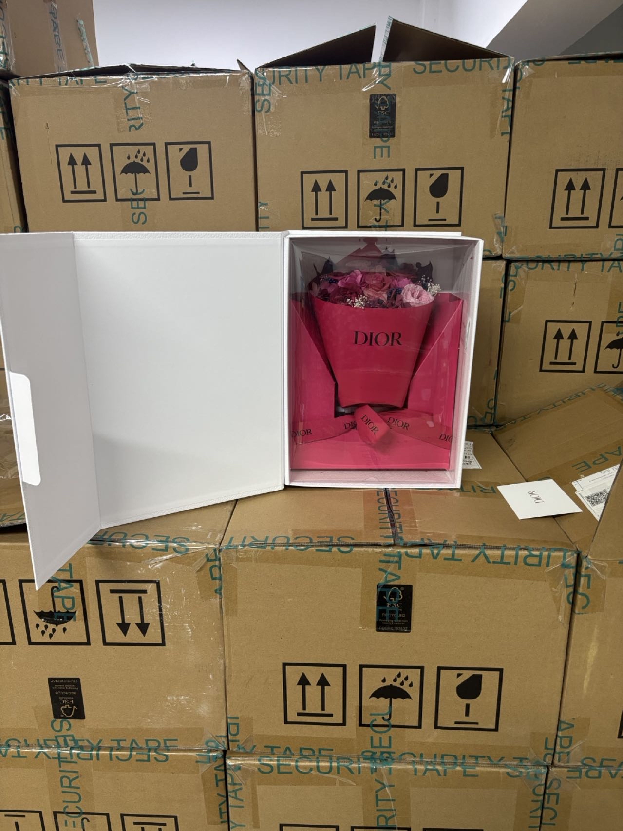 Dior2026情人節限定永生花禮盒 🎁