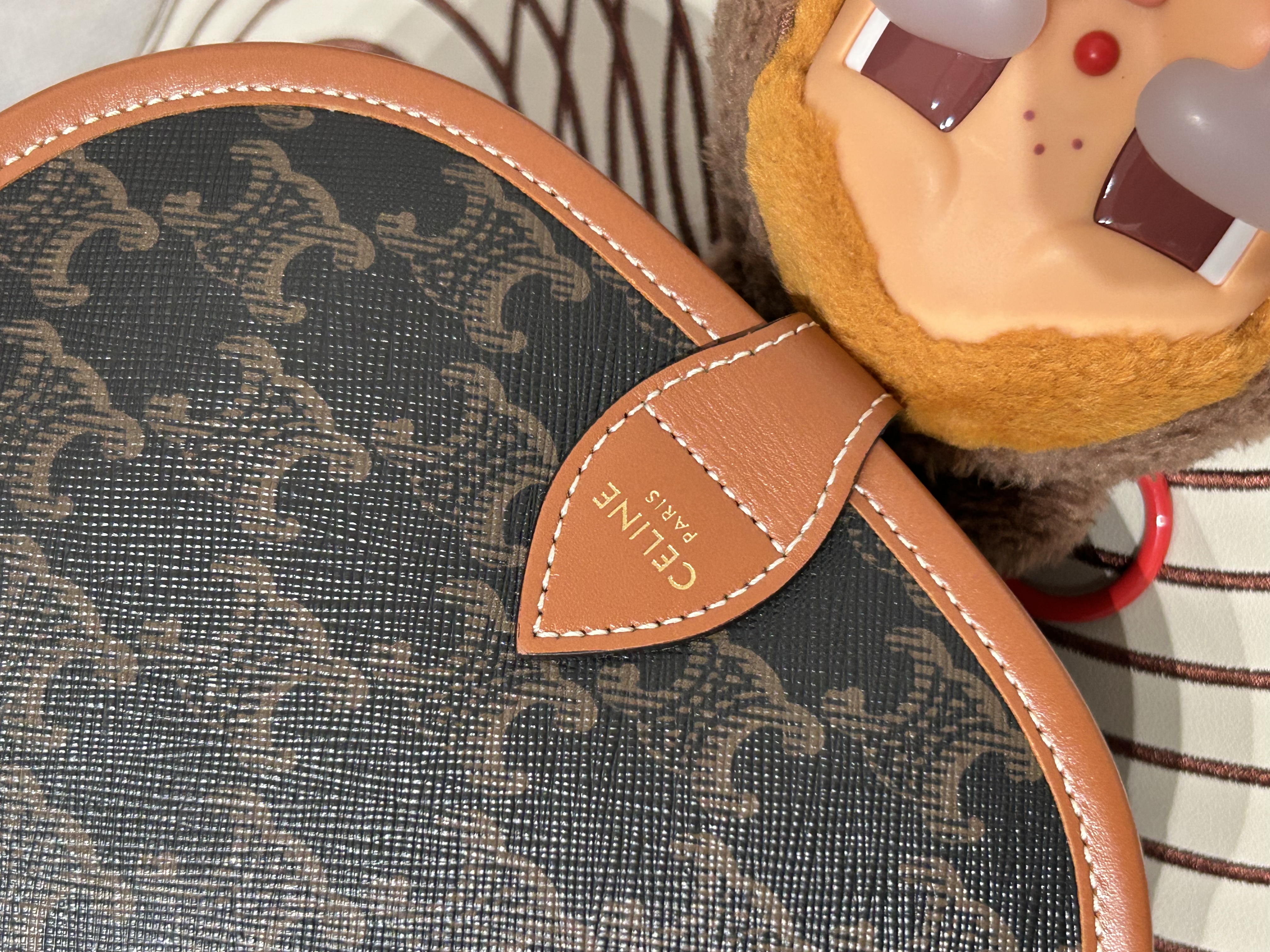 CELINE FOLCO medium 100%Authentic,98%new✅dust bag