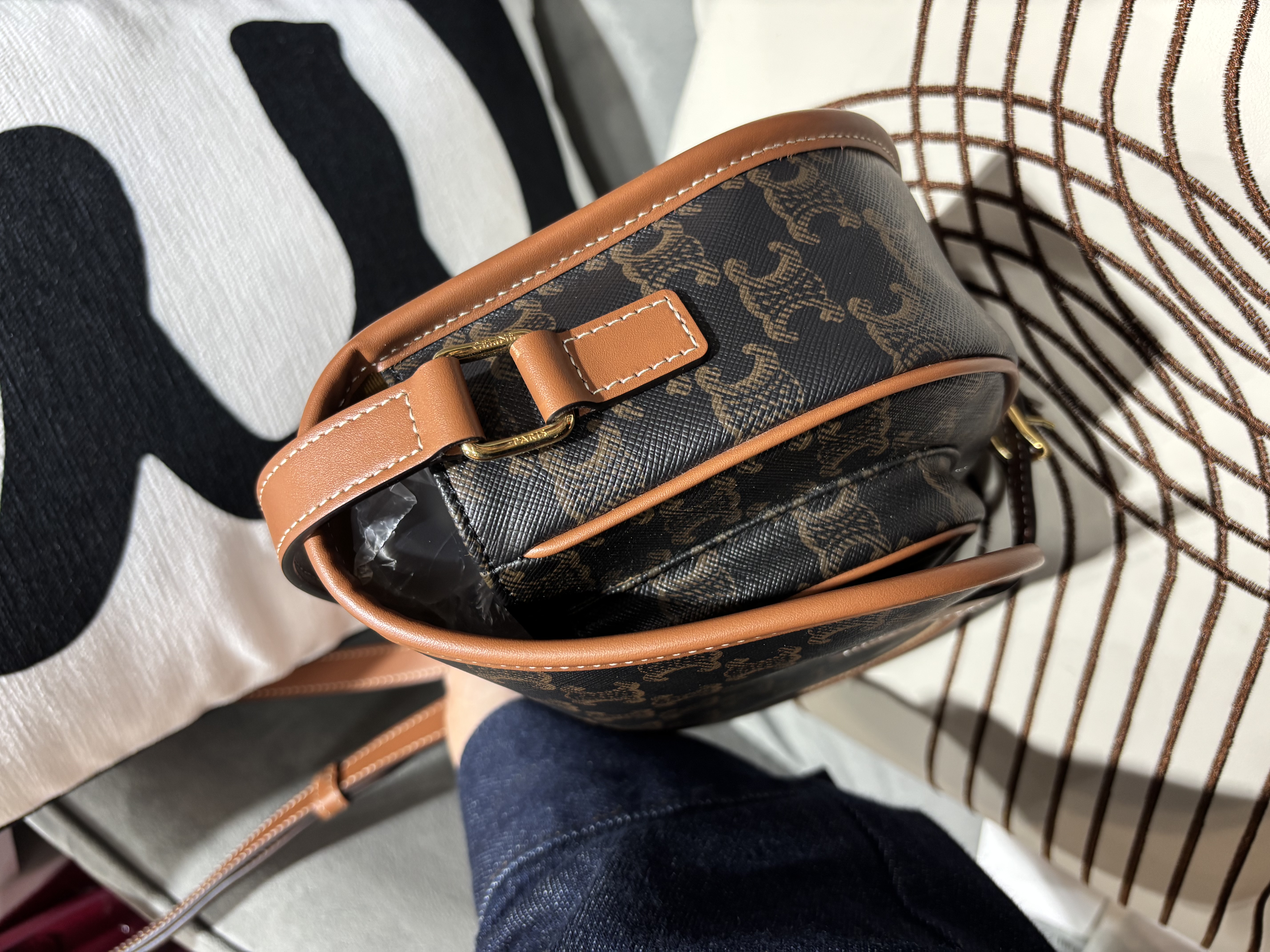 全新未使用品 CELINE FOLCO medium Crossbody Bag 100%Authentic, 全新未使用品 ✅tap✅dust bag