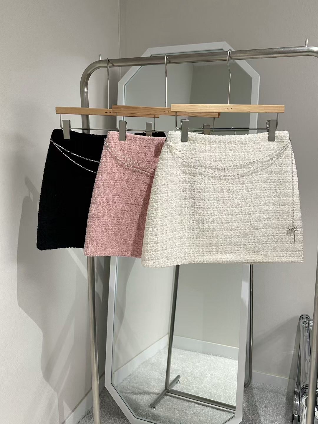 【 Goodbye Winter🎀韓系精緻女孩！Tweed編織連鏈微包臀裙🤍 】Tweed with Ribbon Skirt