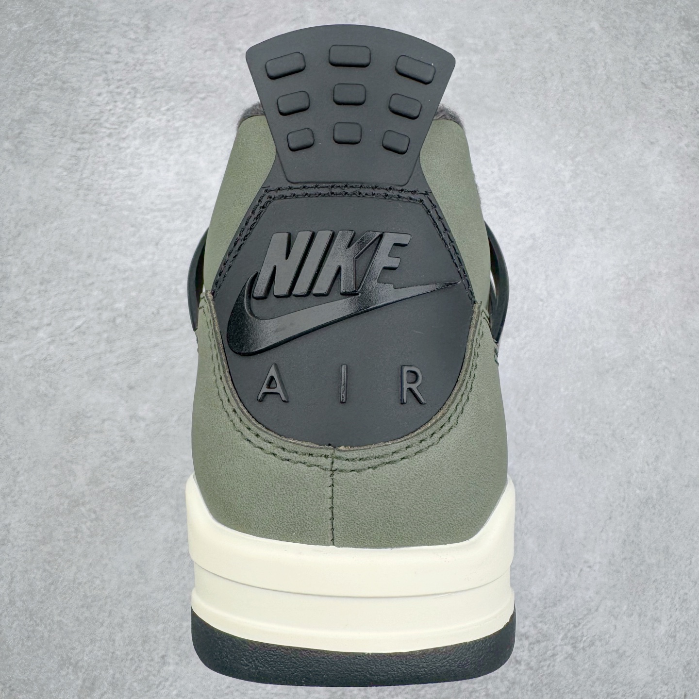 Undefeated x Nike Air Jordan 4 Retro IB1519-200