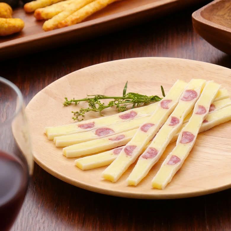 日本煙燻沙樂美腸北海道芝士夾心條（飛機貨食用期較短）