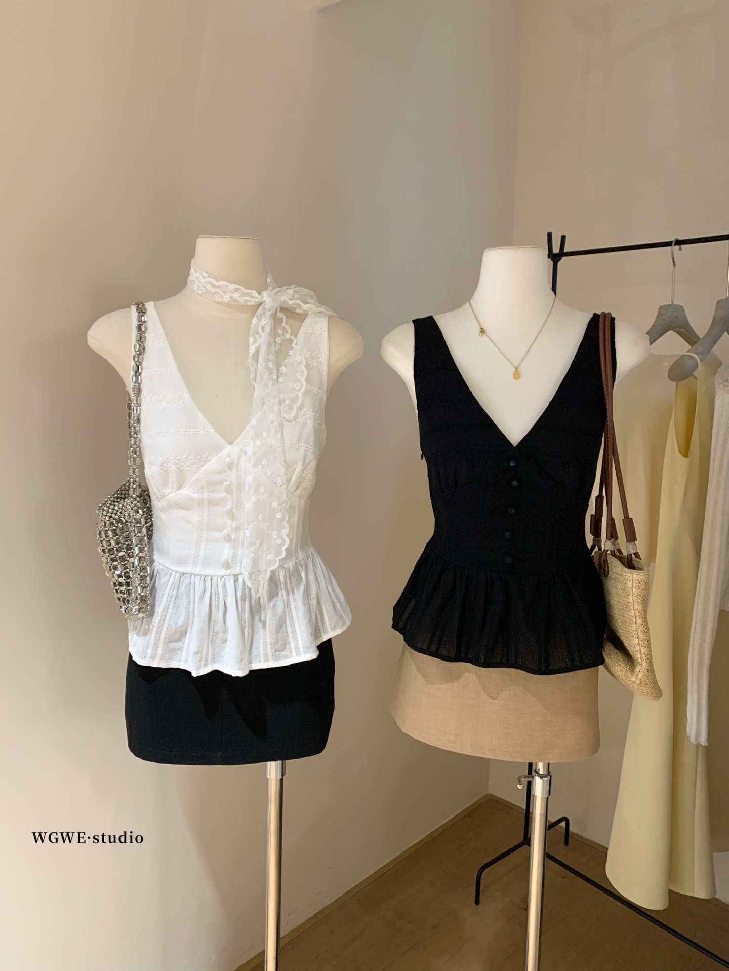 4480 交叉露背吊带上衣