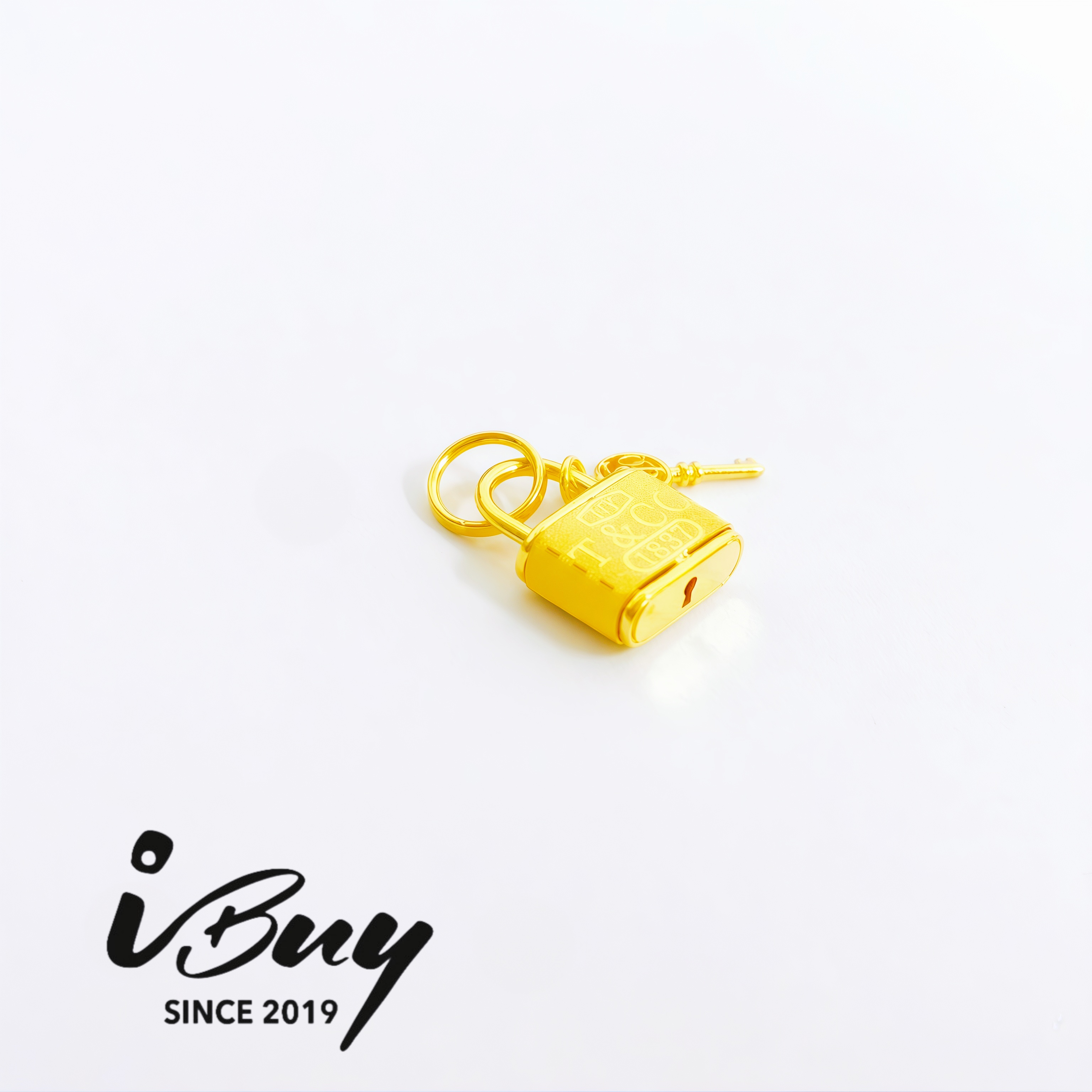 916 GOLD T&CO LOCK WITH KEY CHARM 916 T&CO 锁头与钥匙串咀