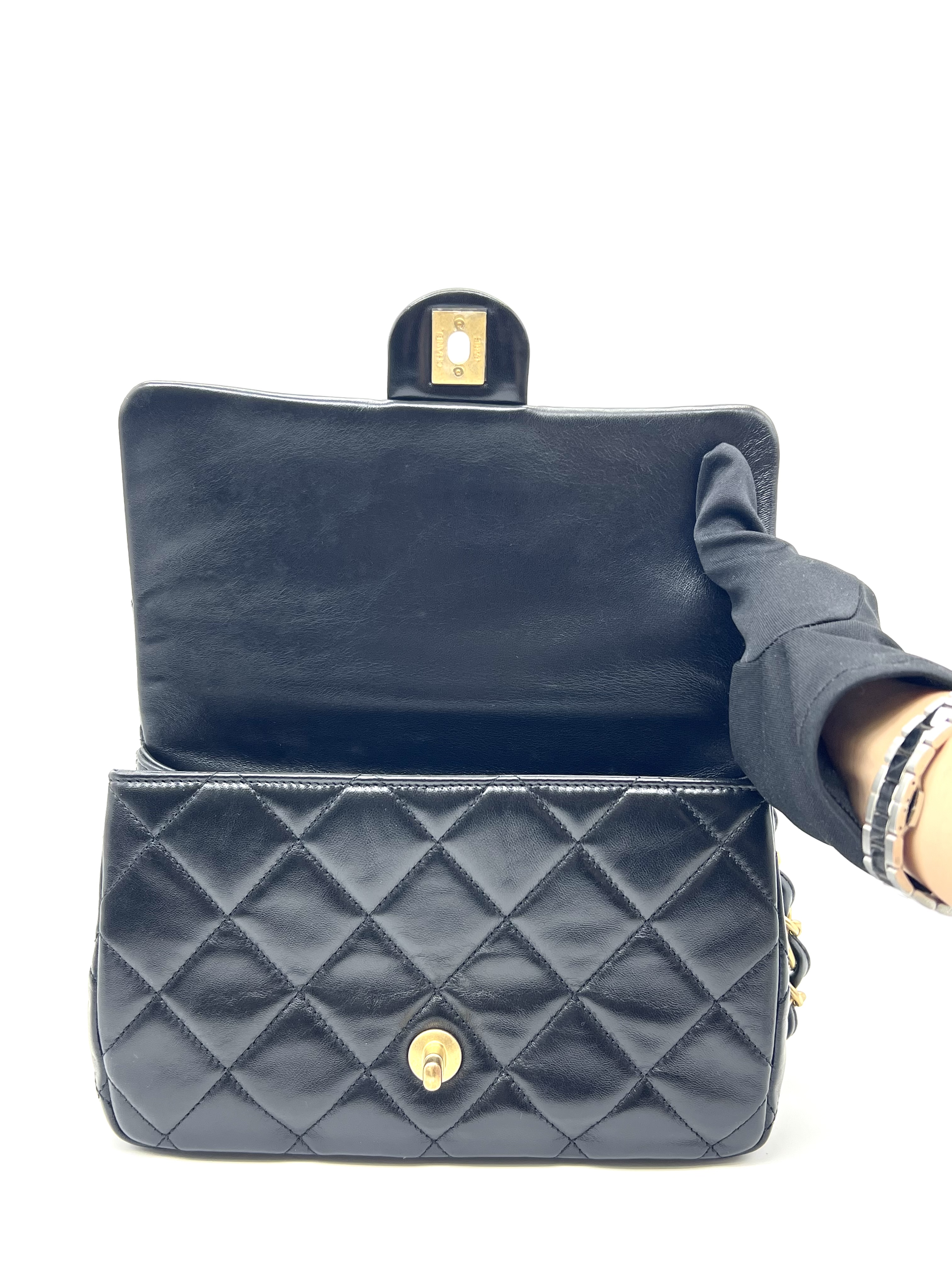 Pre-Owned CHANEL Flap Bag / Product Code: 26042219