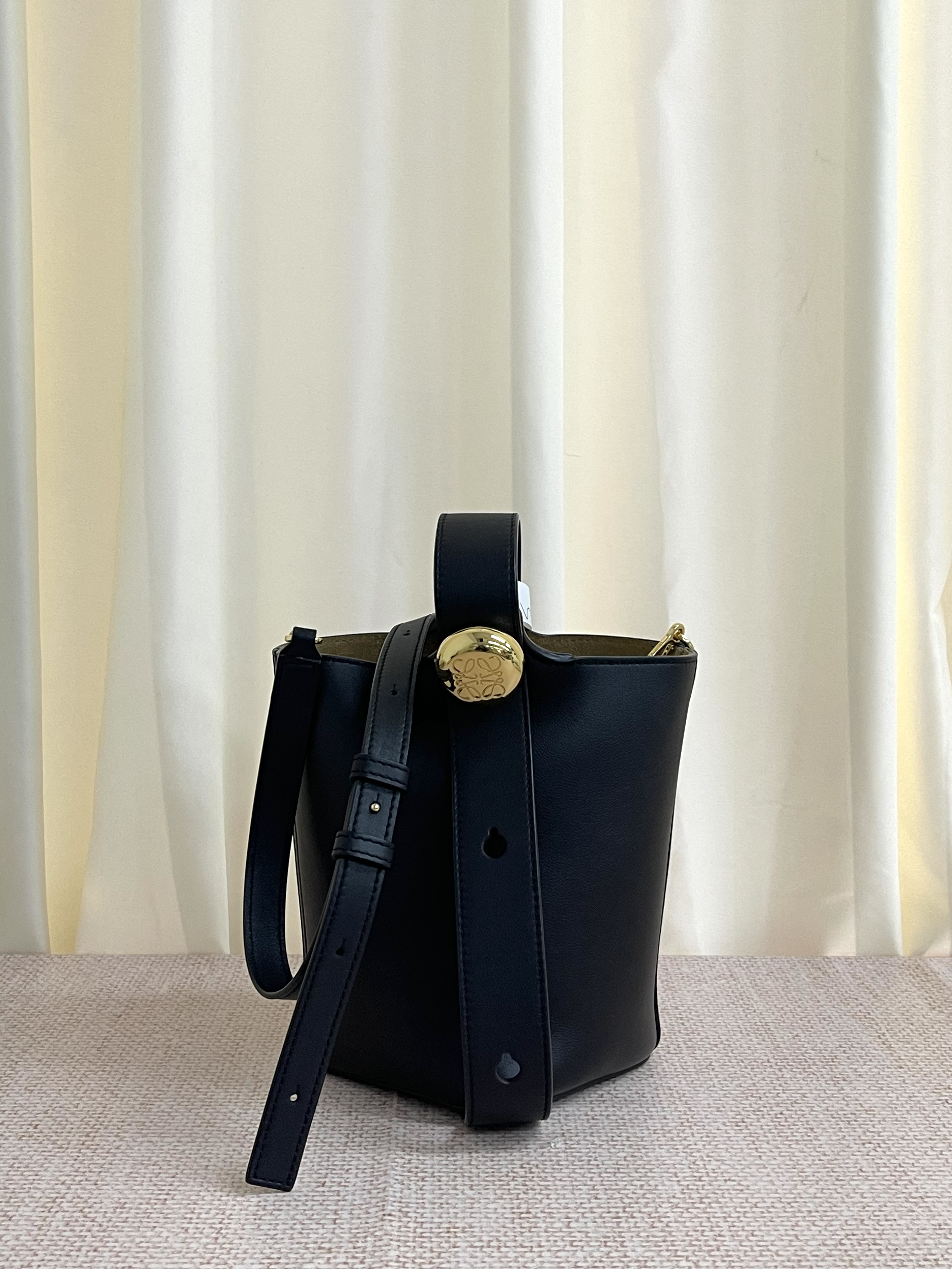 Pre-owned Loewe Pebble/ Product Code: 26032501