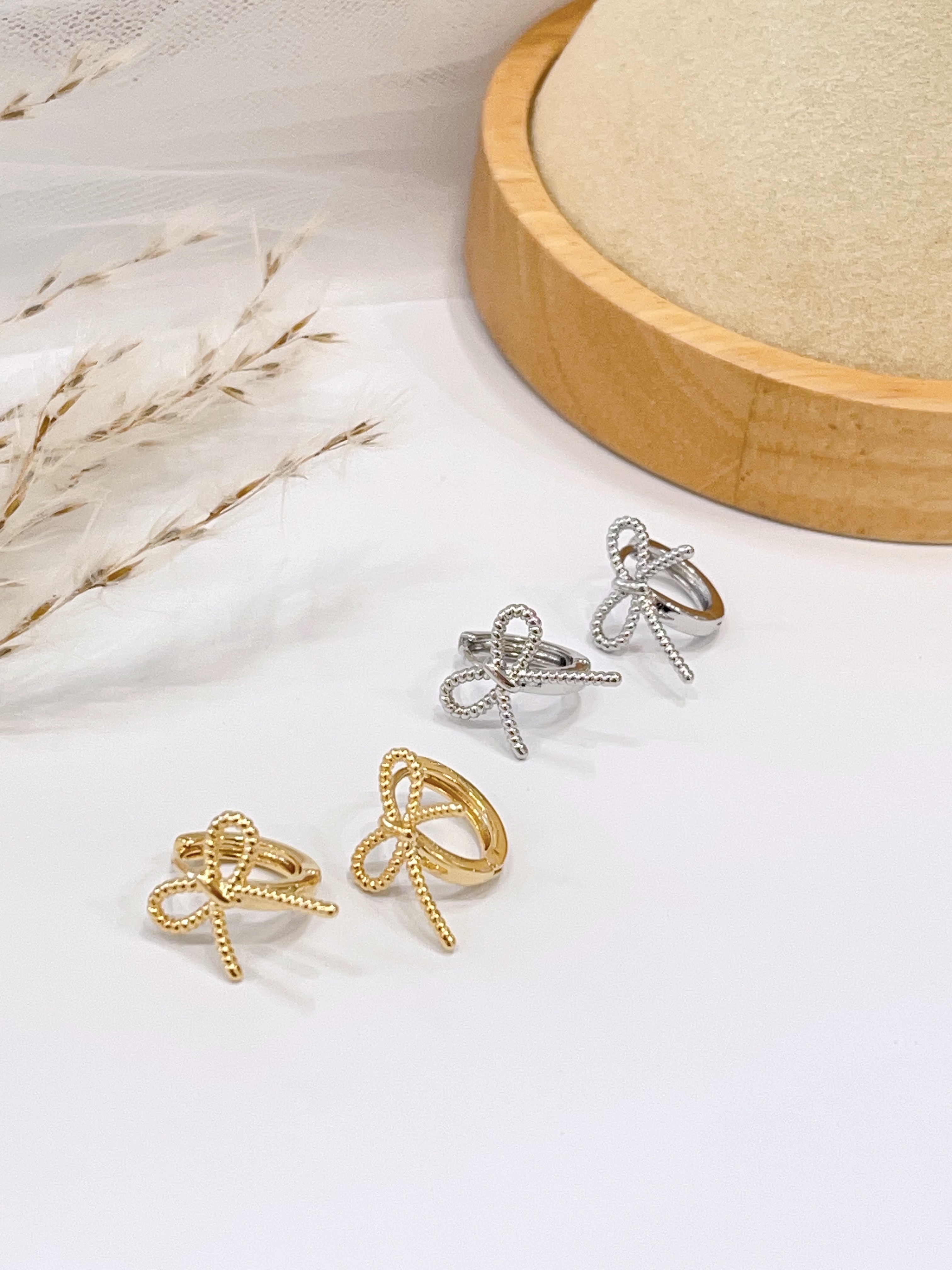 简约镂空蝴蝶结耳环