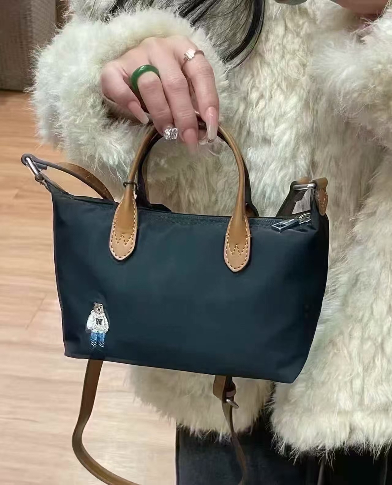🇰🇷韓國WHO.A.U 小熊刺繡尼龍迷你兩用袋