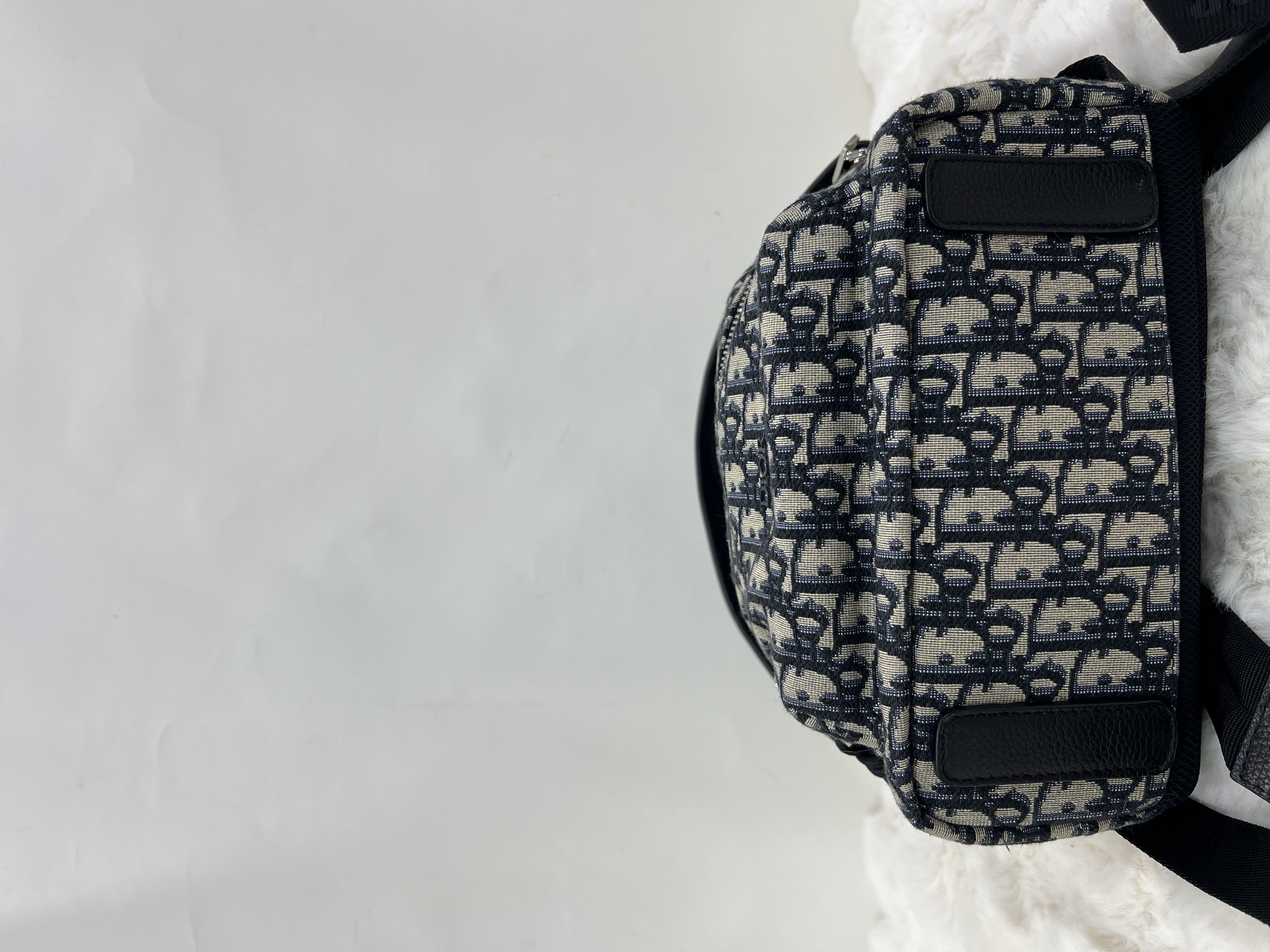 直播貨品 |  [1個-$100 2個-$300］J4