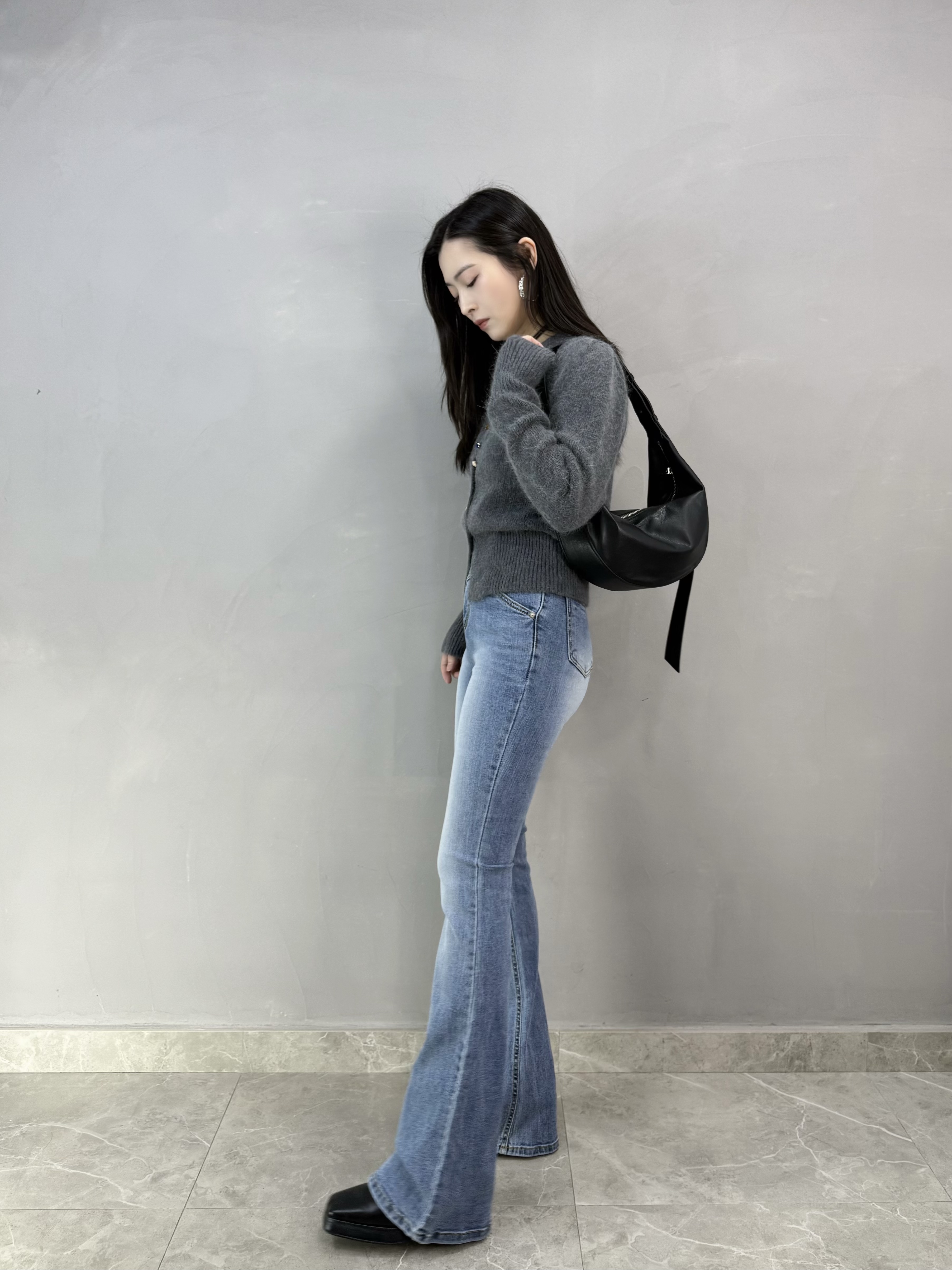 E74 高腰提臀喇叭牛仔褲