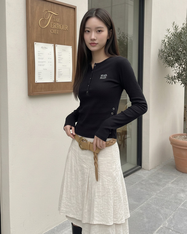 MuahMuah HENLEY NECK SLIT CROP LONG SLEEVE T-SHIRT