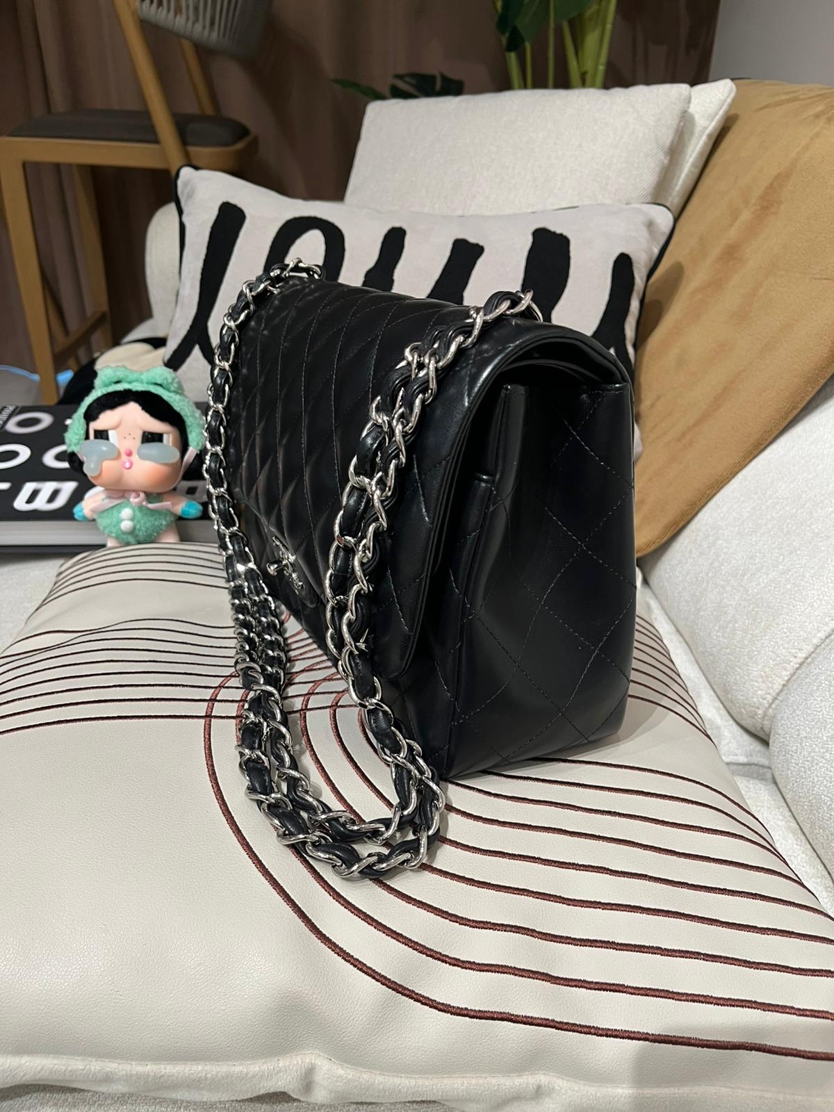 Chanel classic flap 30cm,jumbo A58600 黑色羊皮銀扣100%Authentic ,98%new ✅20card ✅塵袋✅box 