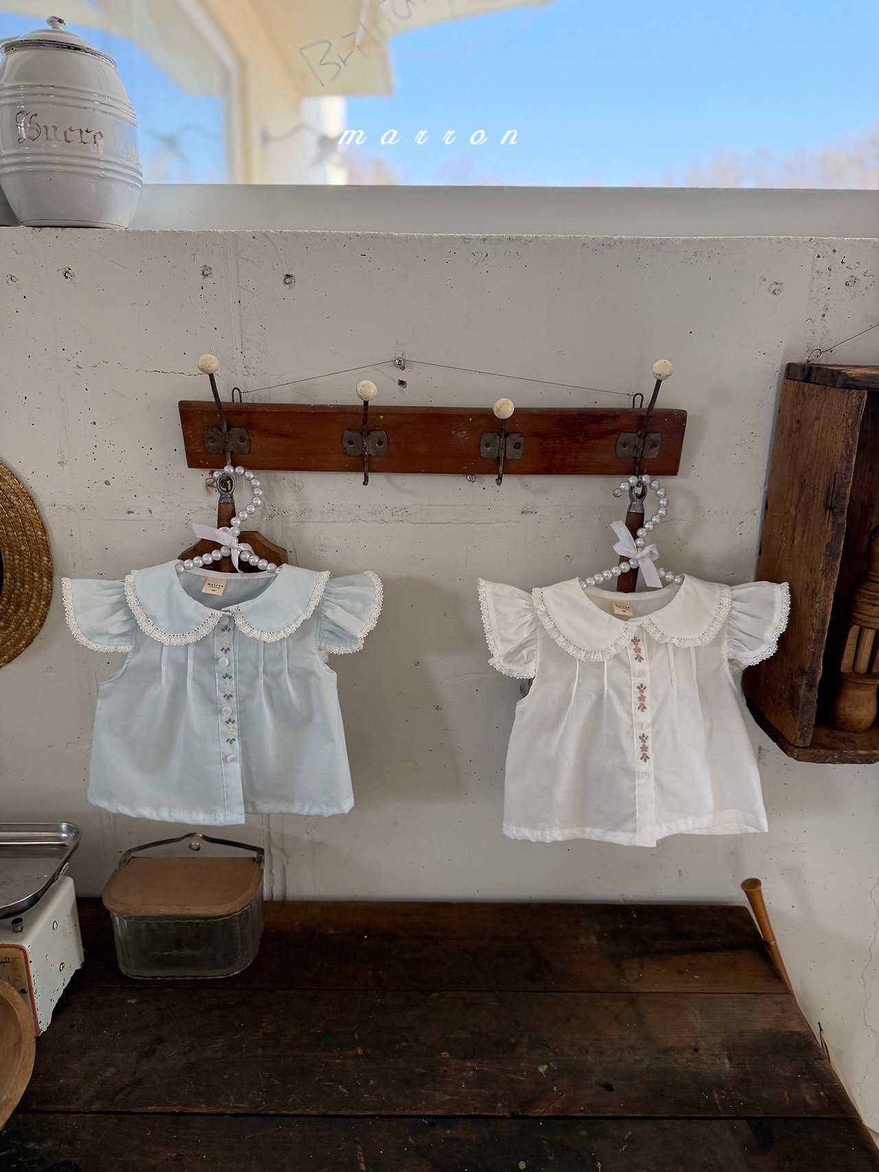 ☀️預訂 韓國直送☀️🇰🇷Marron兩色花卉刺繡蕾絲花邊短袖上衣