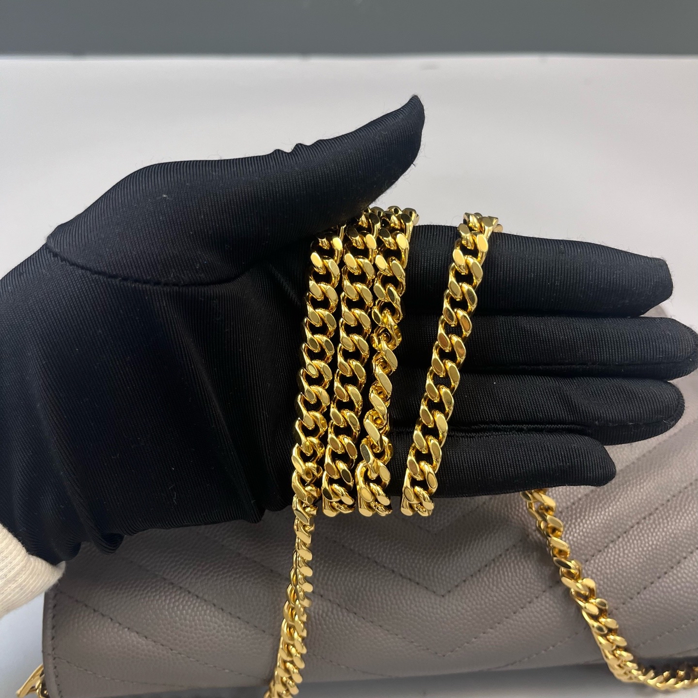 【預訂貨品】YSL大象灰魚子醬皮信封包