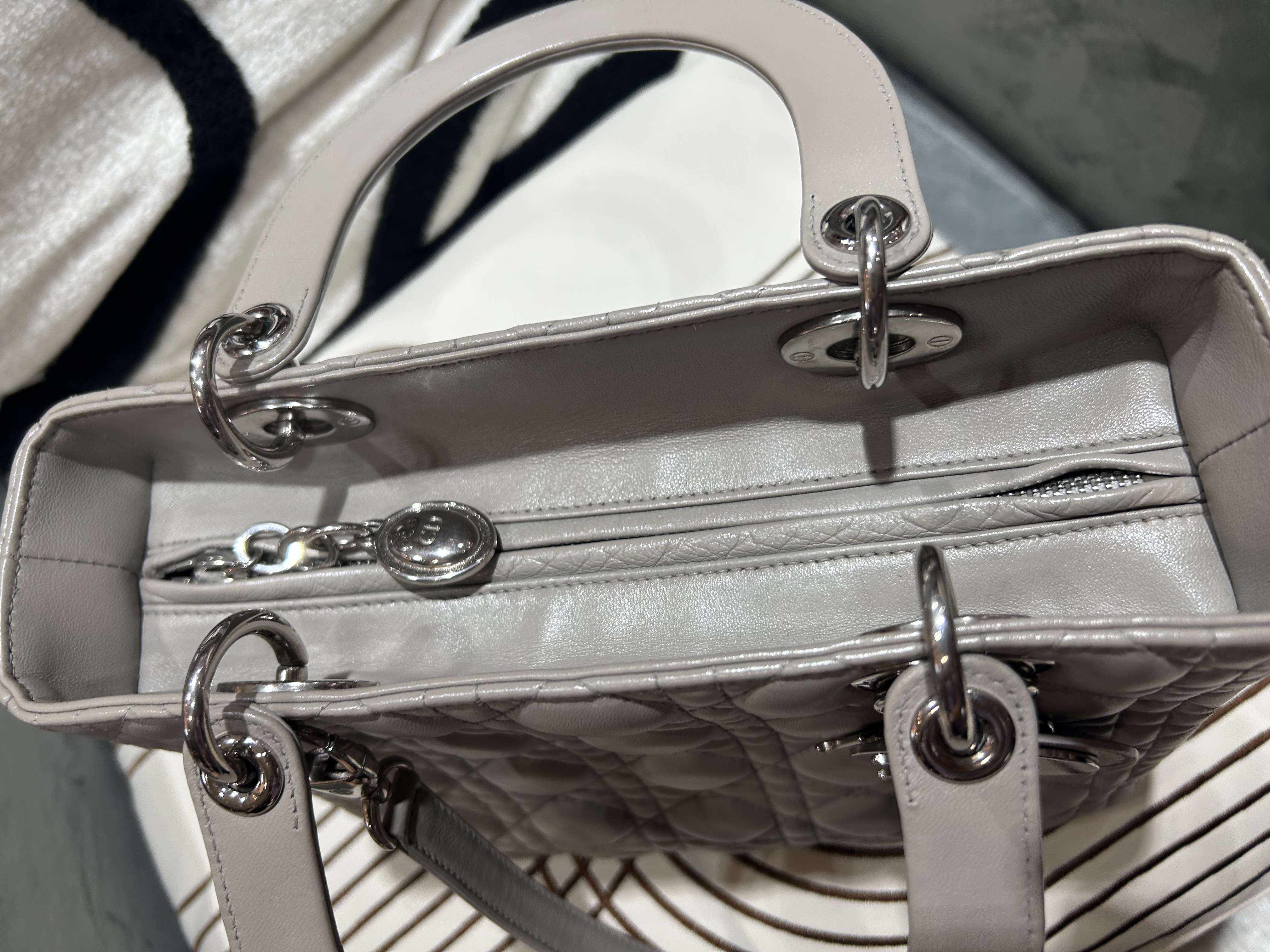 Dior lady Dior medium shoulder bag  100%Authentic ,95%new