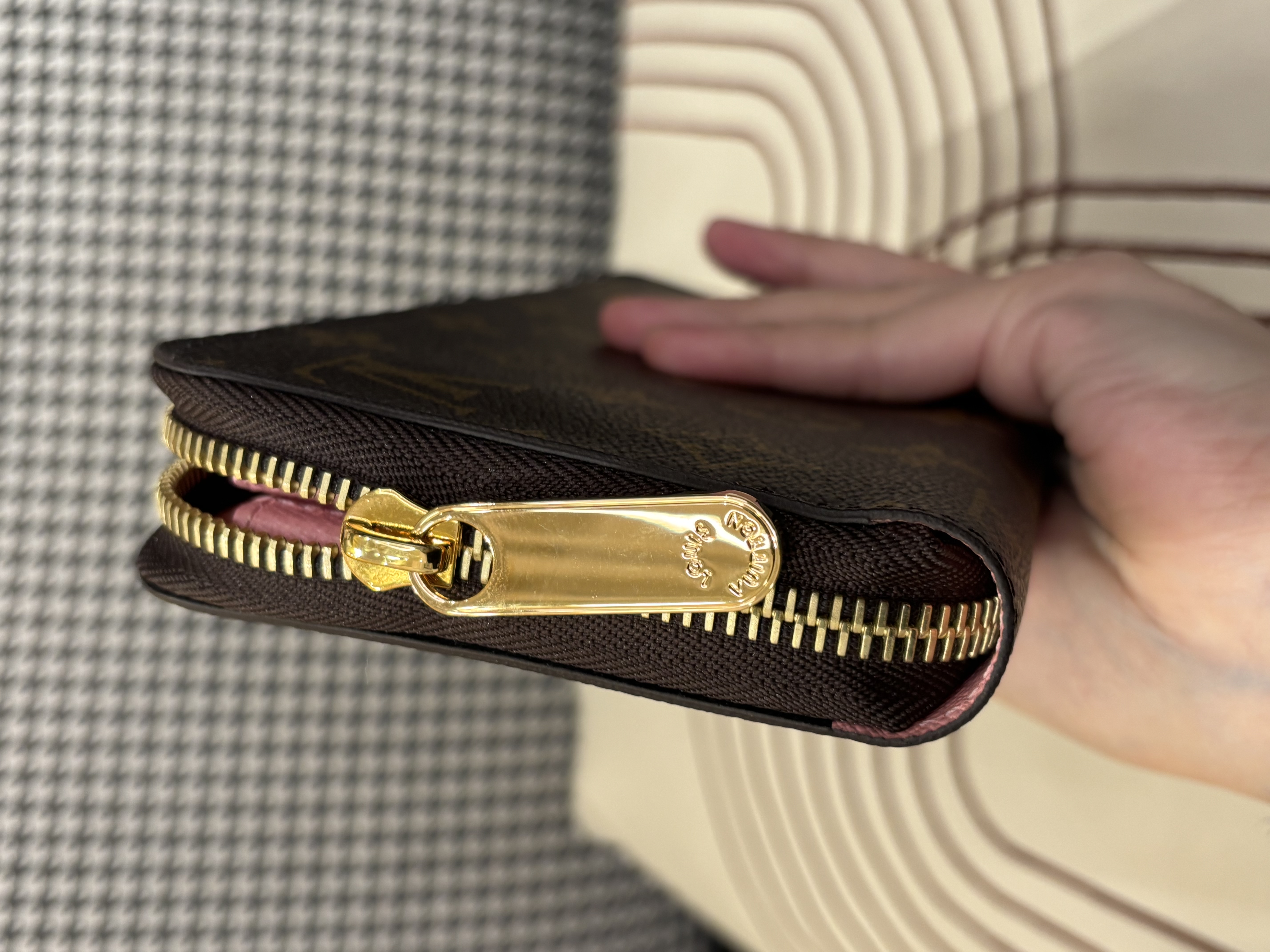 Lv long wallet zip wallet 限量版拉鍊長銀包10%Authentic ,unused 全新未使用品 防塵袋✅盒