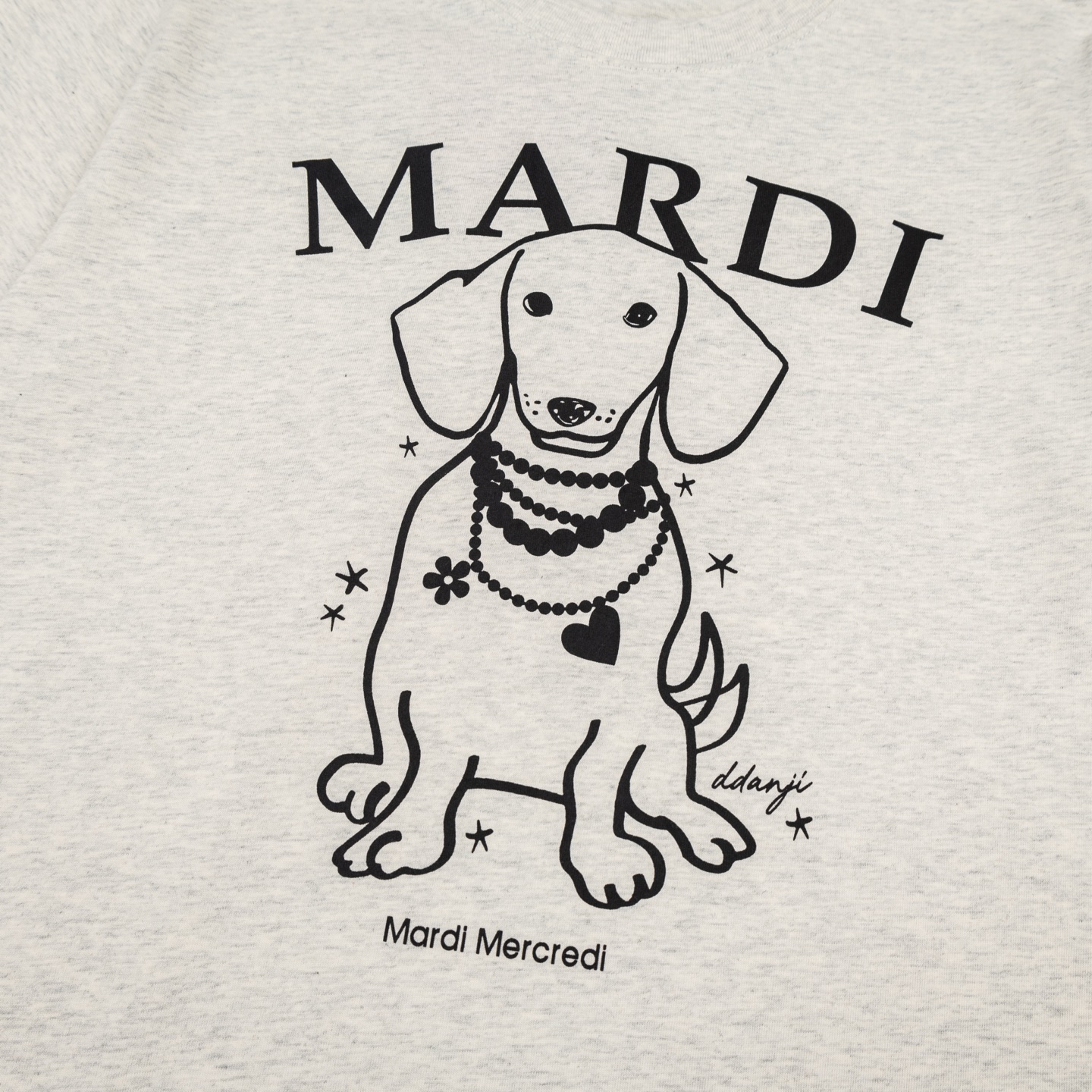 Mardi Mercredi Swing The Tail Ddanji Pearl Necklace T-shirt