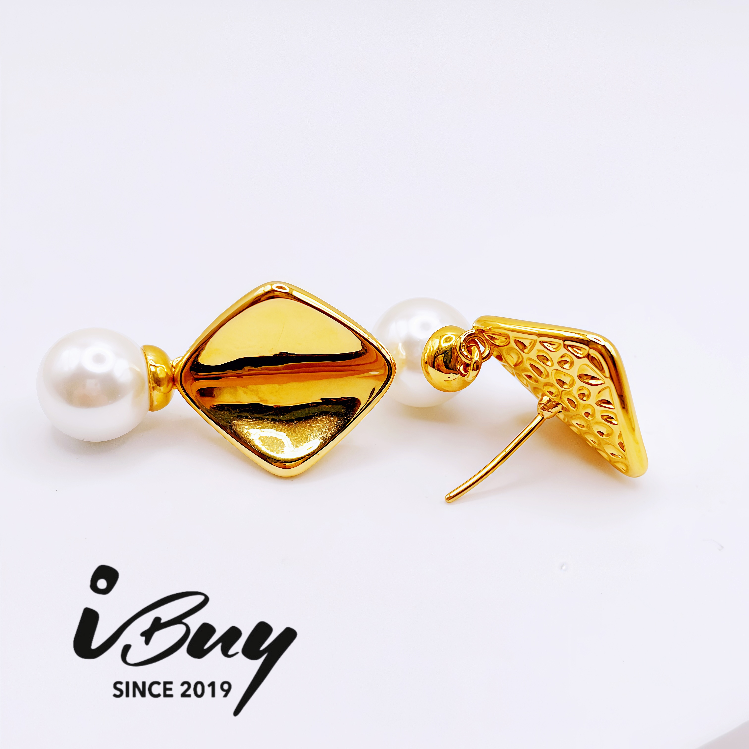 999 GOLD POLISHED RHOMBUS EARSTUD WITH DANGLE PEARL 999 金 菱形方块珍珠耳针