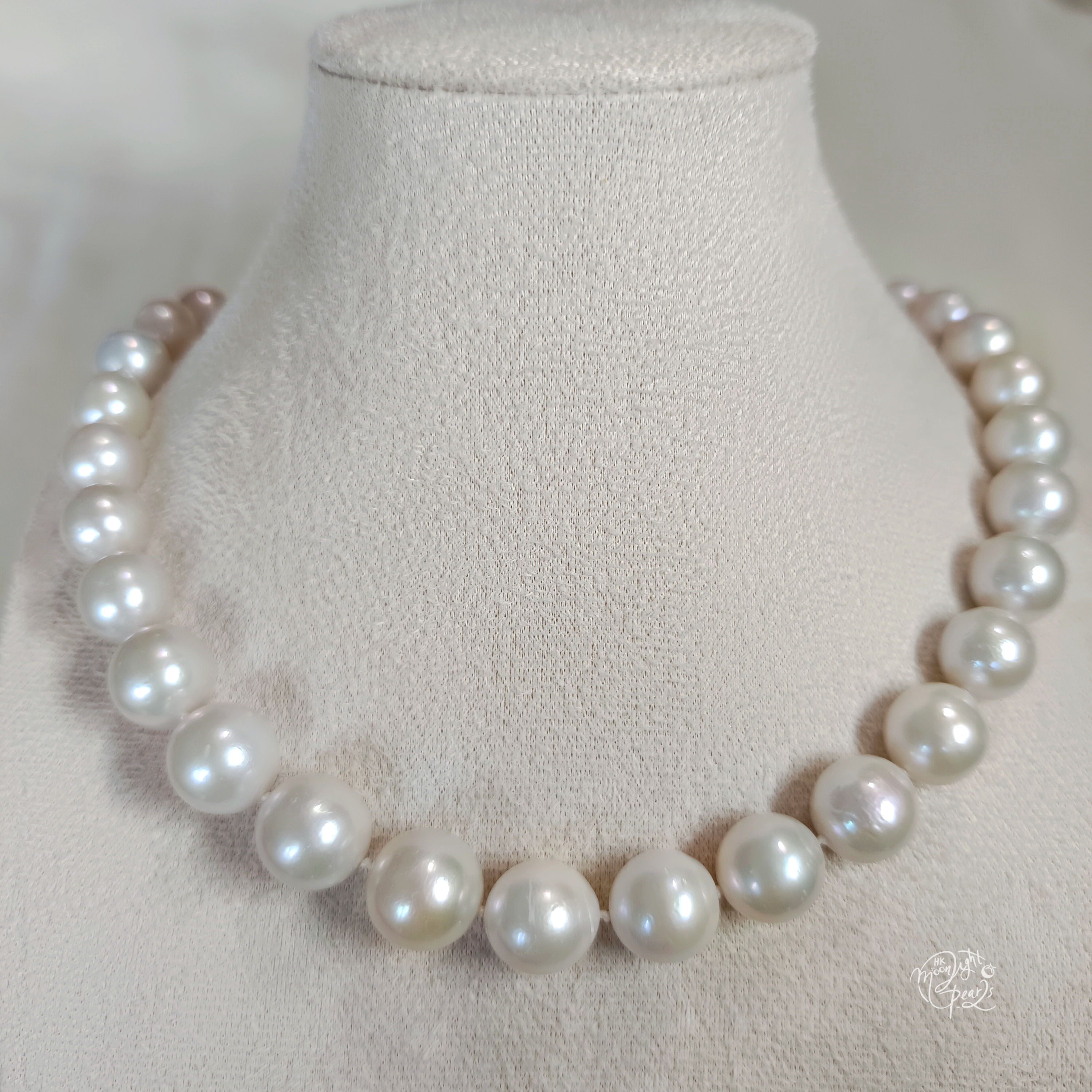 正圓強光愛迪生大白珠注白金馬蹄扣時尚項鍊