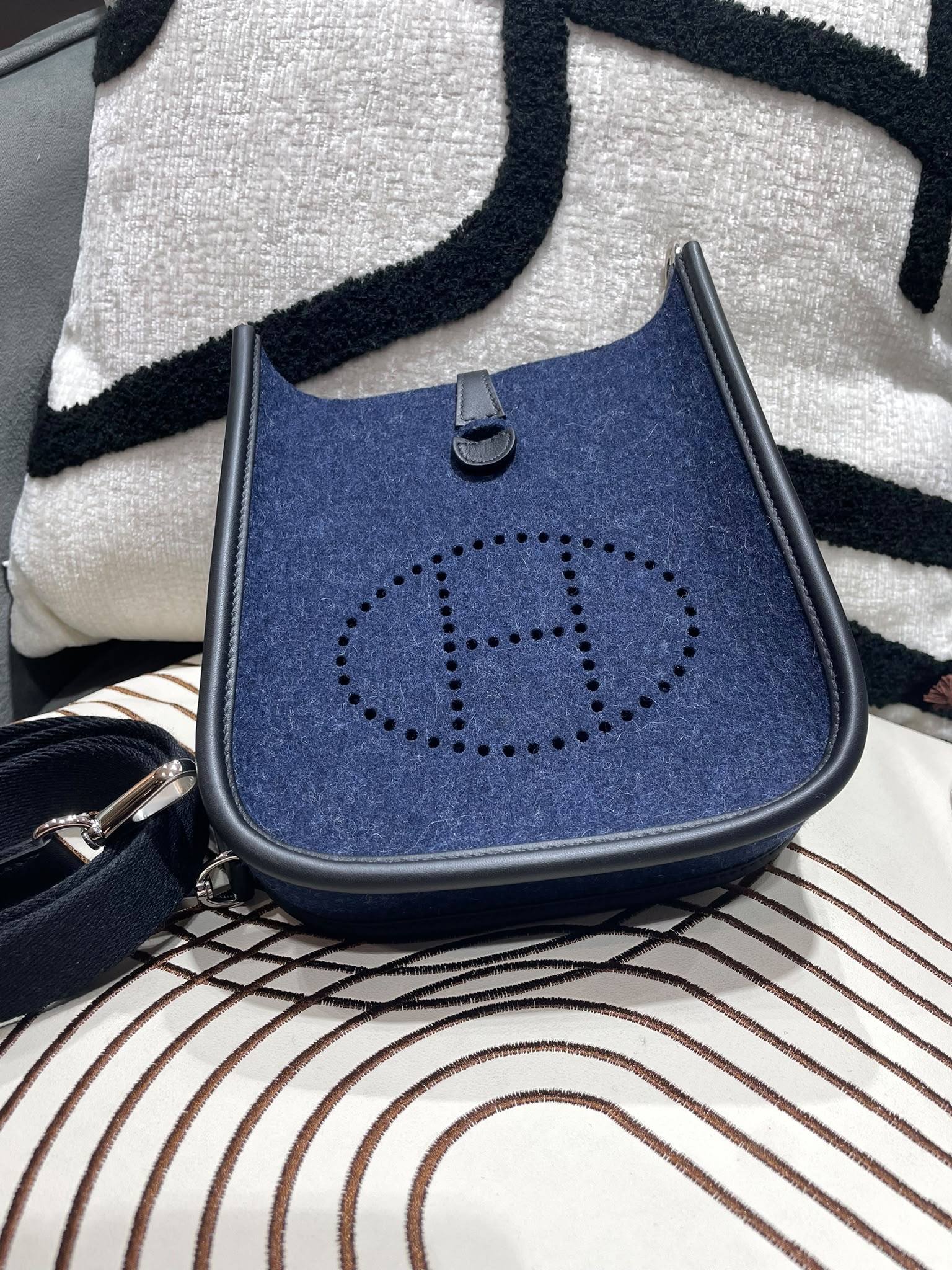 全新 HERMES Mini Evelyne 16 , STAMP Z ,2Z 午夜藍 Bleu Nuit牛皮 Feutre 羊毛氈銀扣, 100%Authentic,全新未使用品 ✅收據✅dust bag✅box 