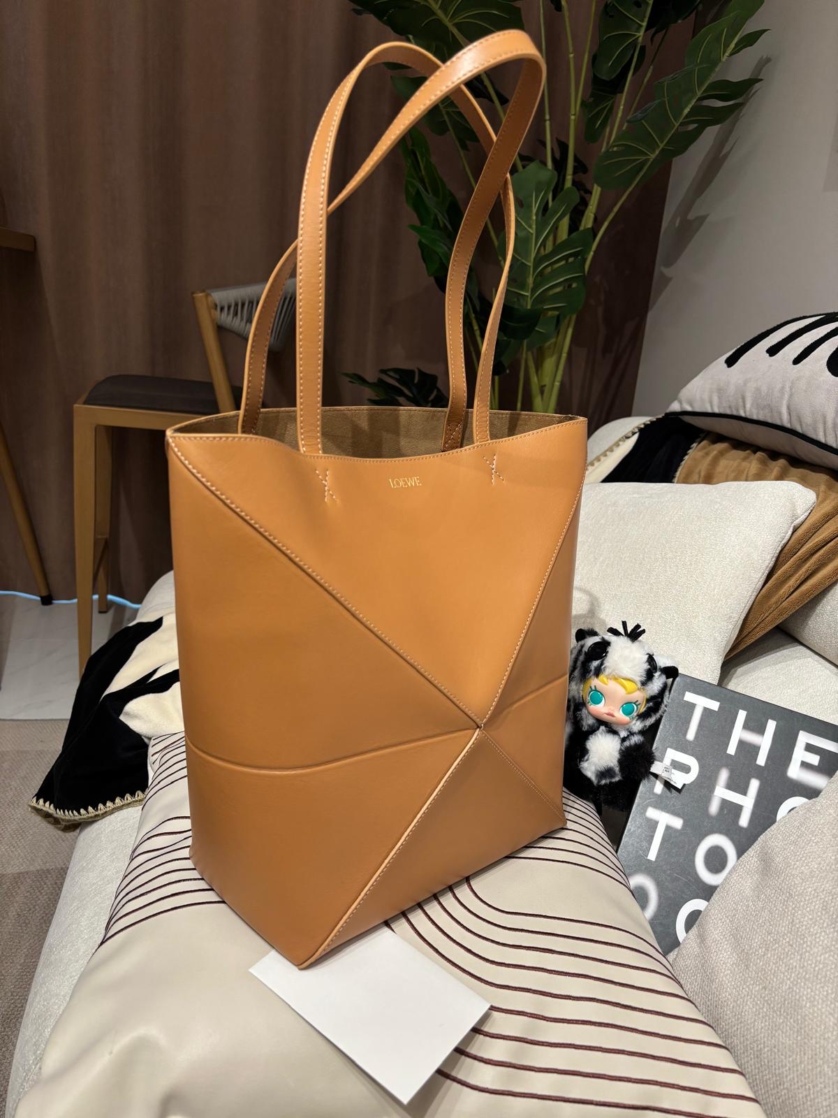 Loewe fold Tote 100%Authentic, 98%New ✅收據✅Dust bag
