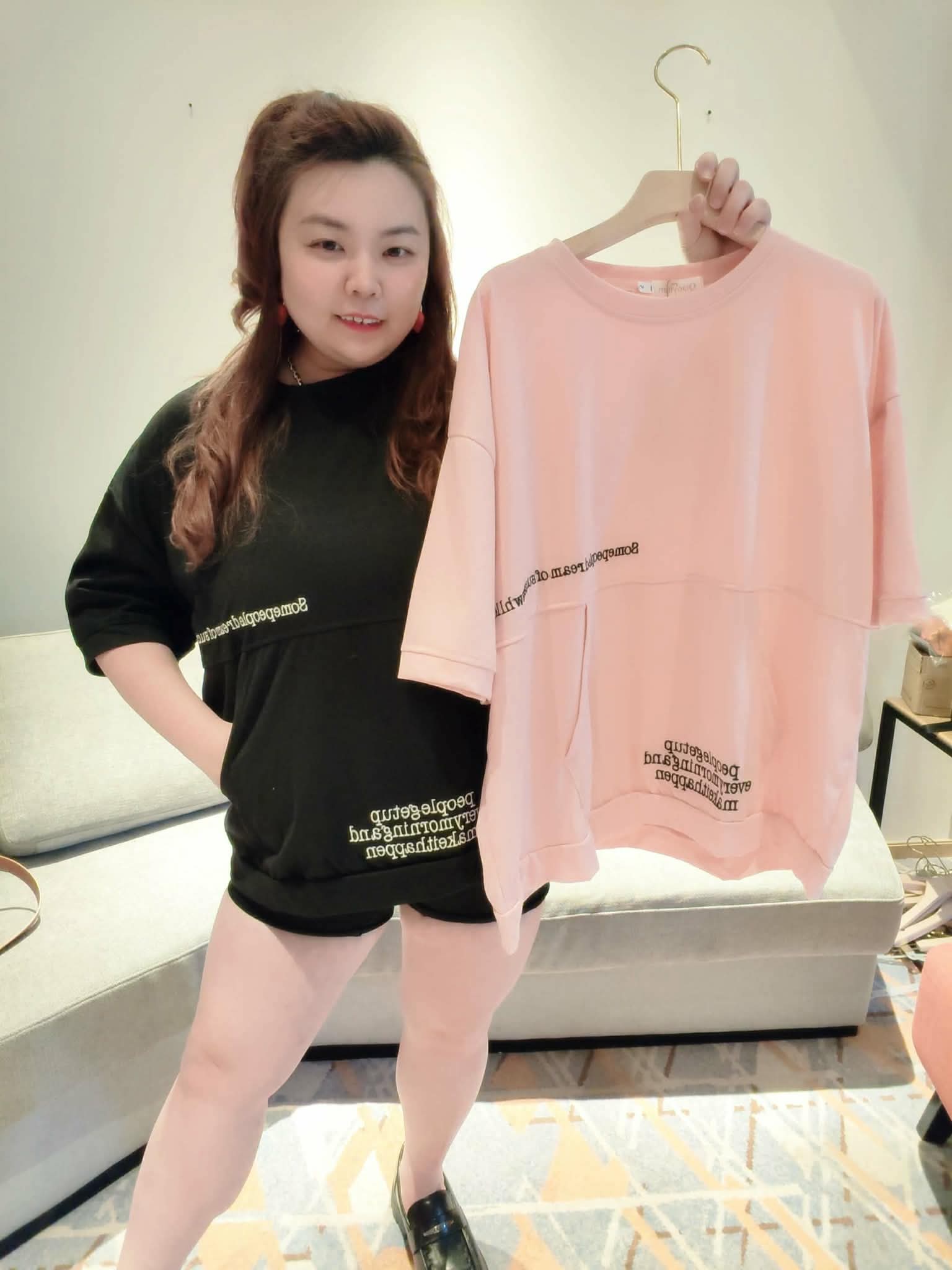 YPA08 975 中袖刺绣字母口袋上衣