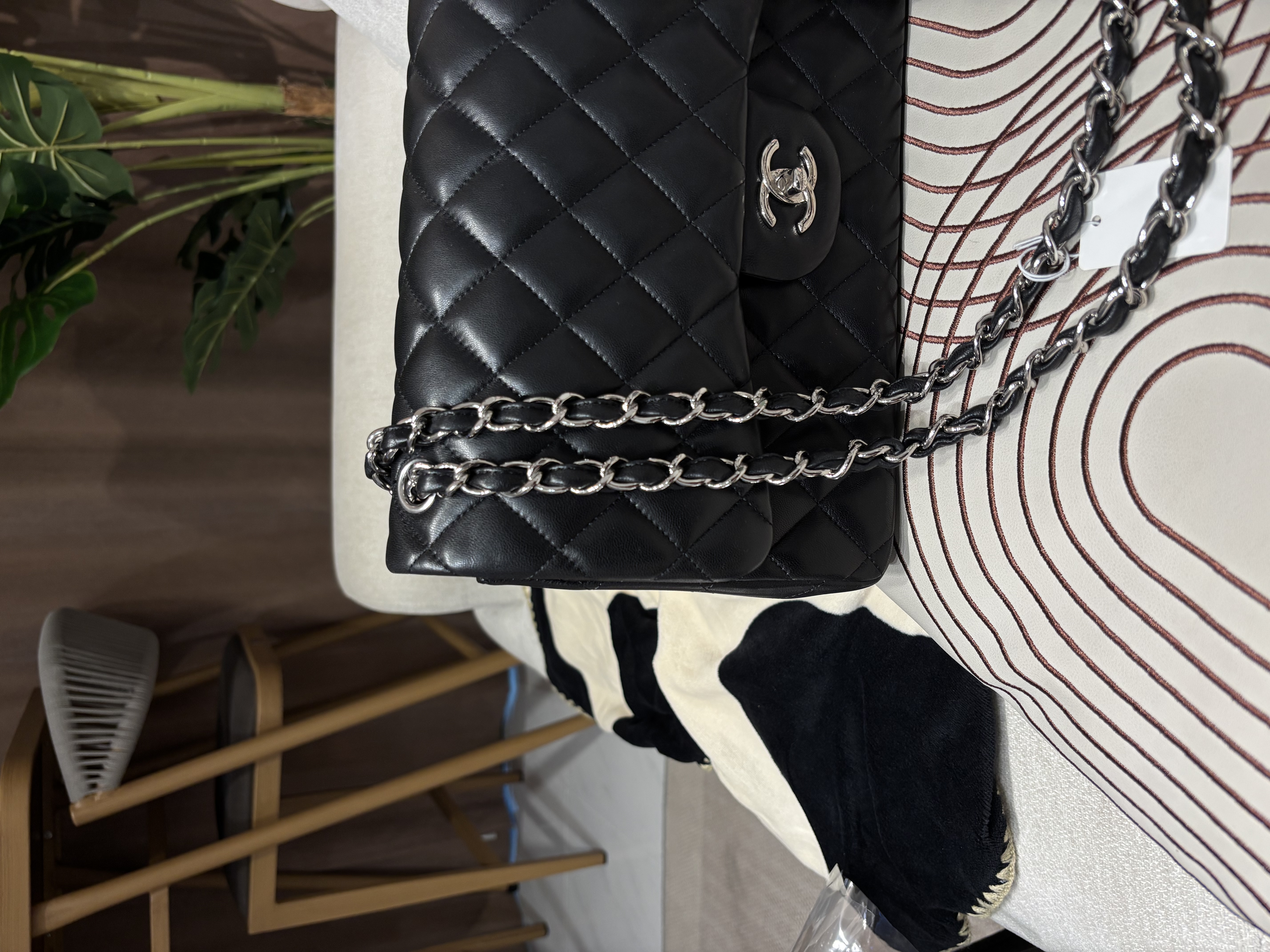 Chanel classic flap 30cm,jumbo A58600 黑色羊皮銀扣100%Authentic ,98%new ✅card ✅塵袋✅box 