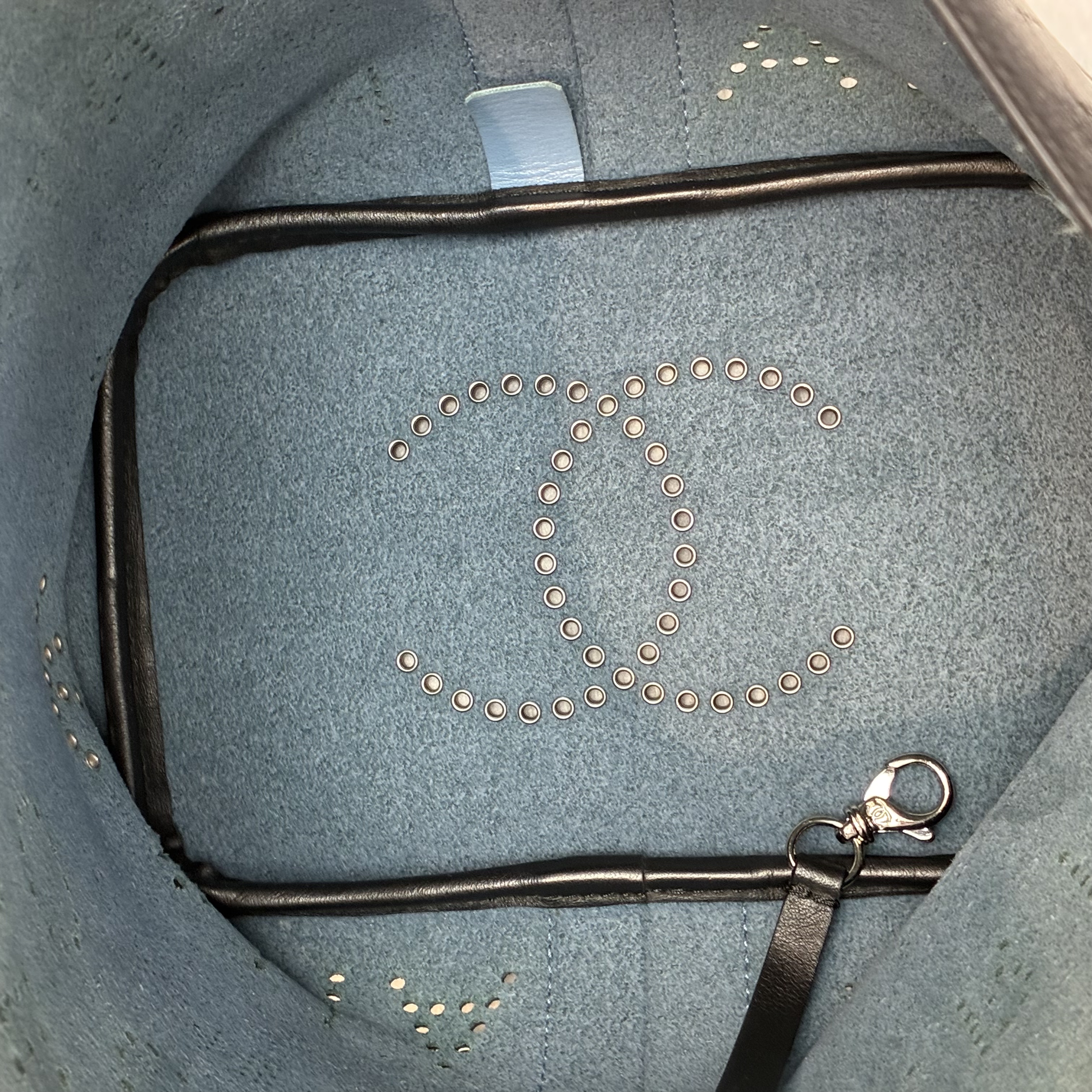 Chanel Small Perforated Calfskin Logo Eyelet Bucket Bag 香奈兒黑色穿孔小牛皮logo眼孔水桶包