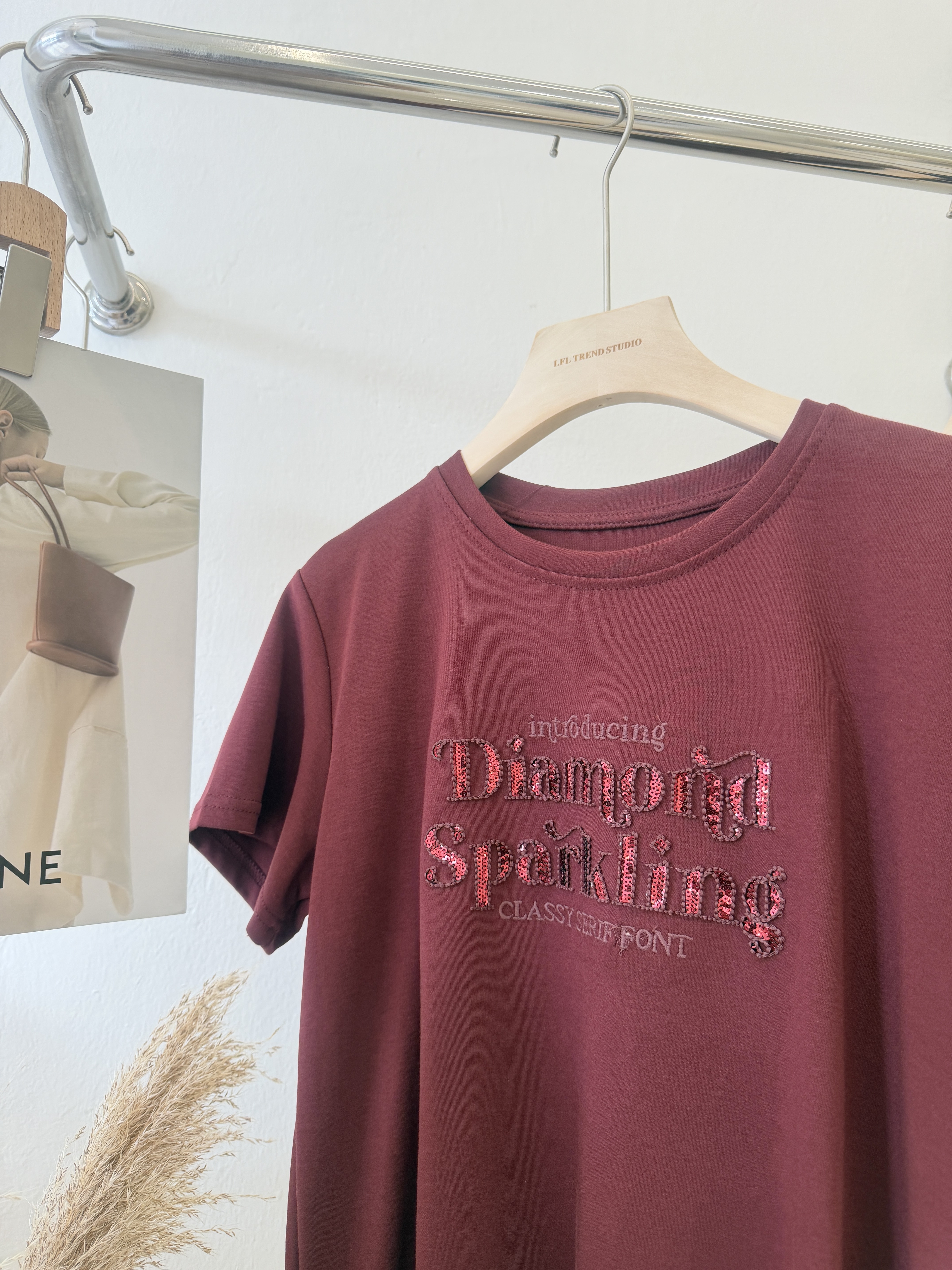 6721 韩系工艺刺绣亮片字母短袖